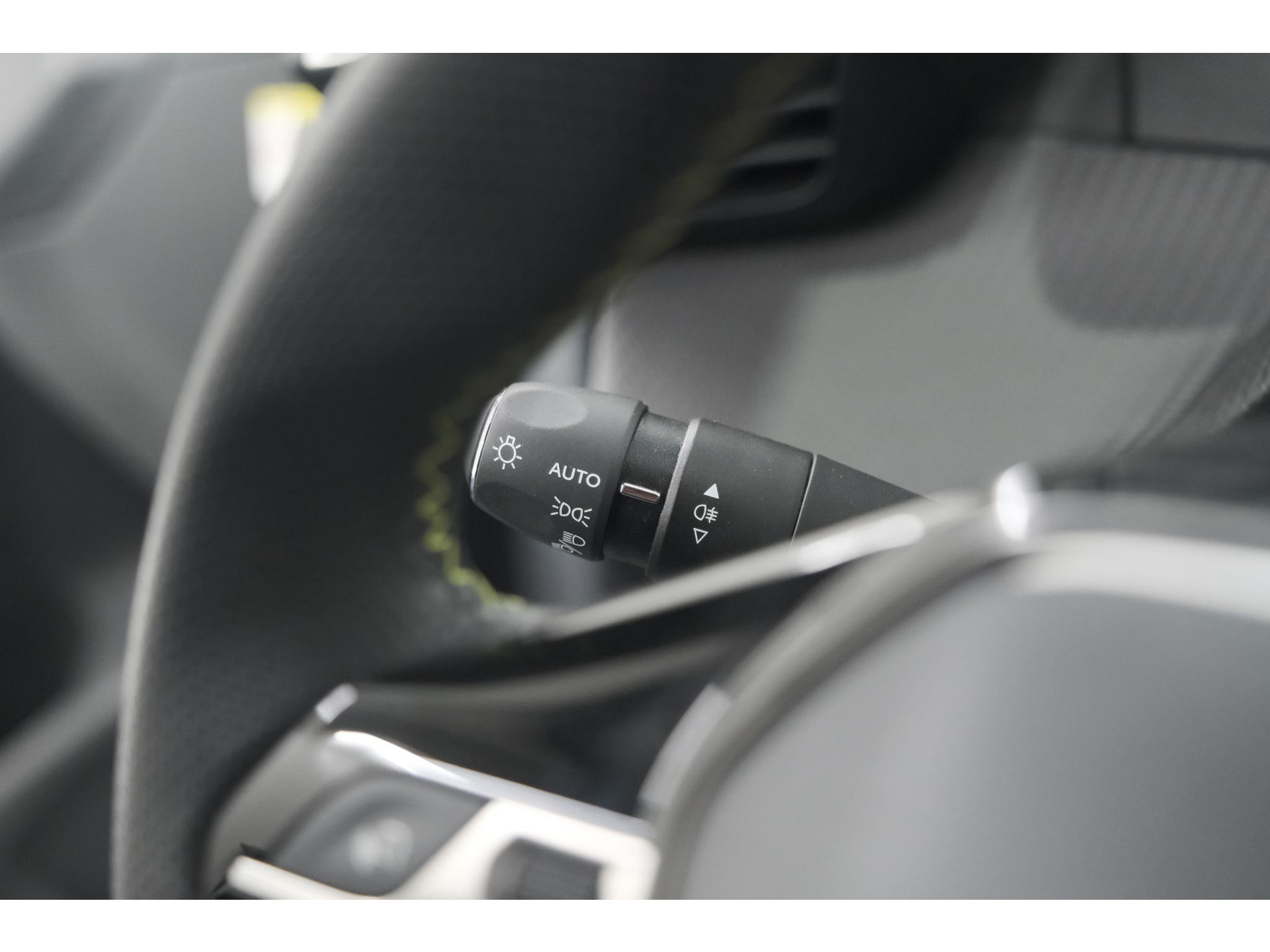 Peugeot 208 PureTech 100 GT Dark Edition | Camera | Navigatie | Apple Carplay | Parkeersensoren
