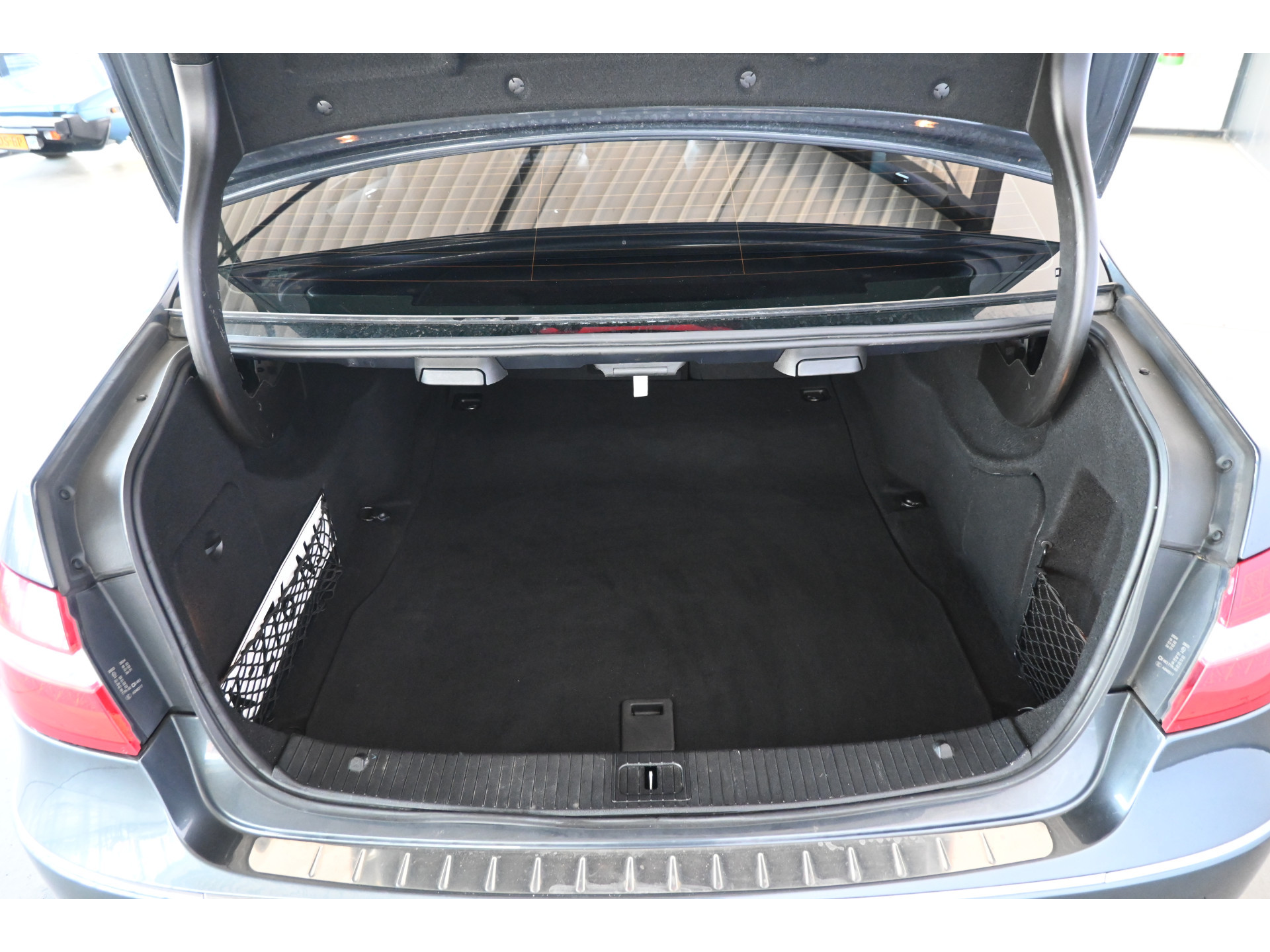 Mercedes-Benz E-klasse 500 Elegance V8 Automaat Clima Panoramadak Trekhaak PDC Stoelverwarming Cruise control Goed Onderhouden! Inruil Mogelijk!