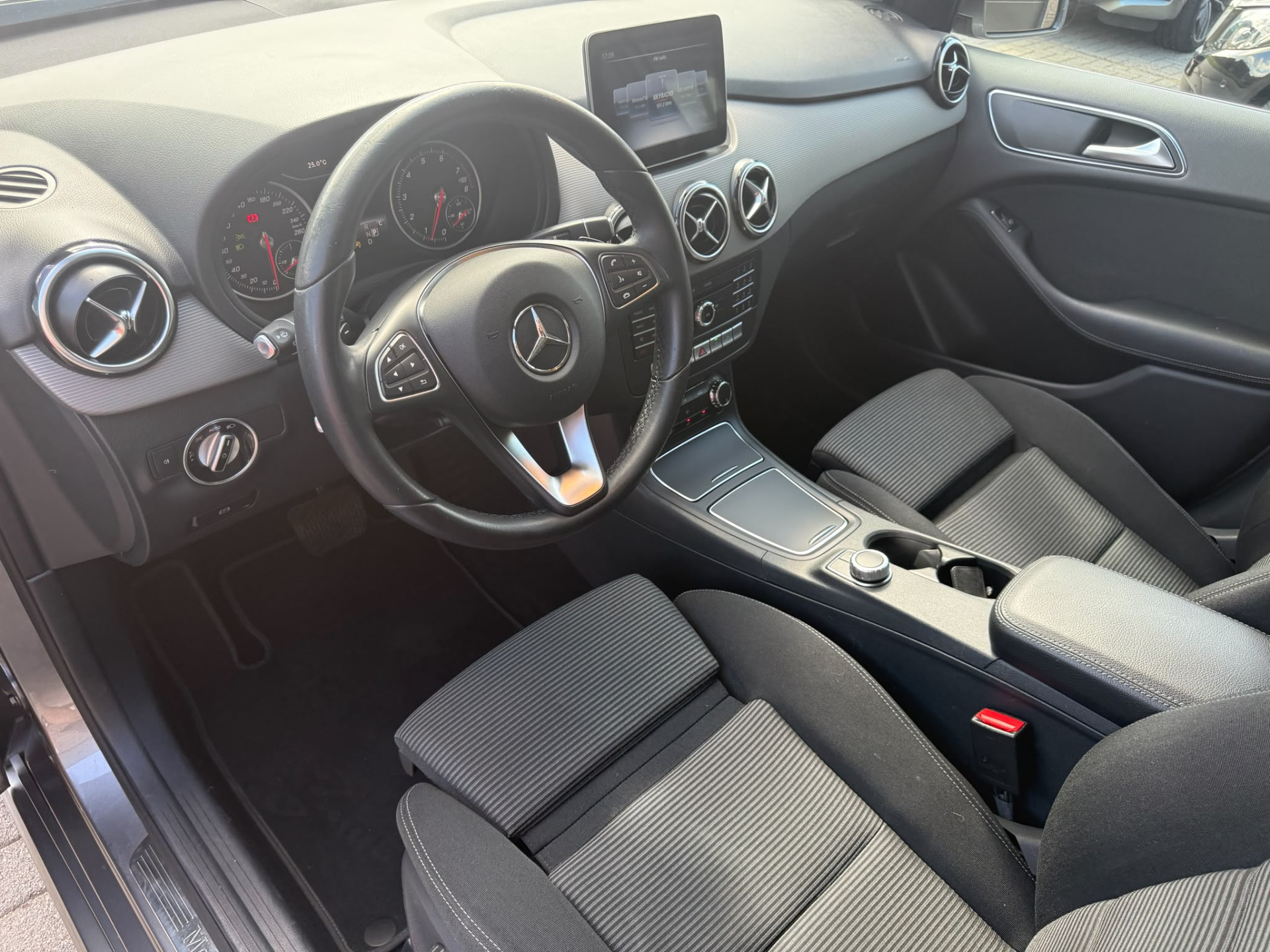 Mercedes-Benz B-klasse 180 Ambition | 1E EIGENAAR | 3/6/12MND GARANTIE | NAVI | LED | AICRO | CRUISE | TREKHAAK |