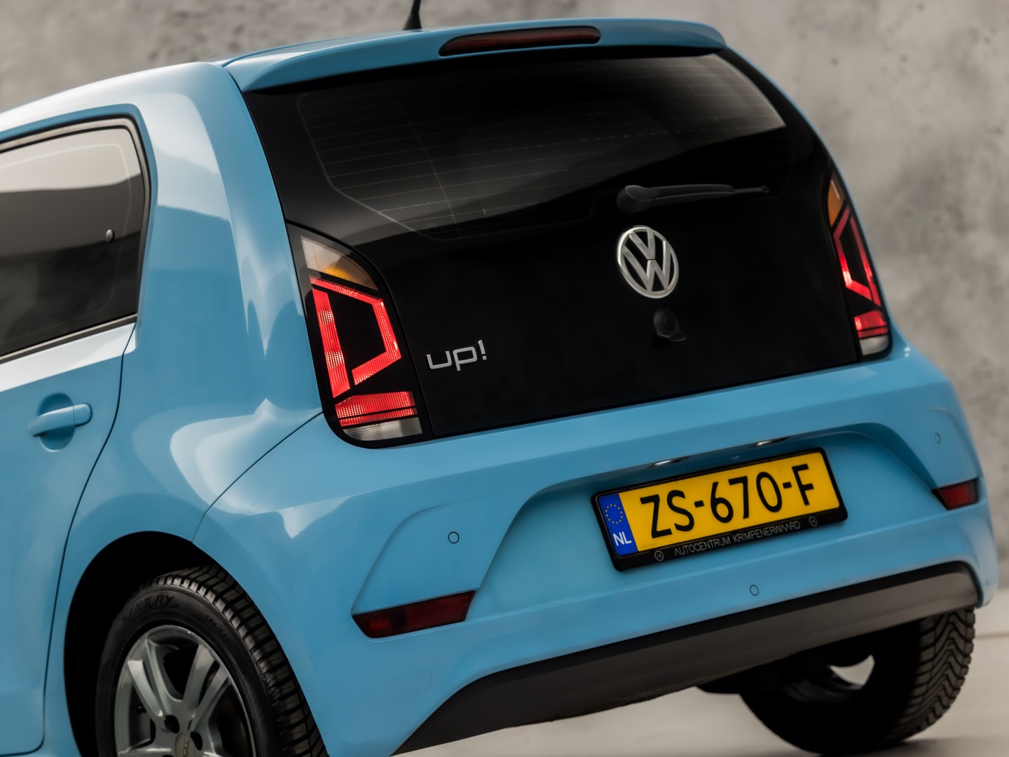 Volkswagen up! 1.0 Sport up! (AIRCO, 5 DEURS, CRUISE, PARKEERSENSOREN, GETINT GLAS, SPORTSTOELEN, LM VELGEN, NIEUWSTAAT)