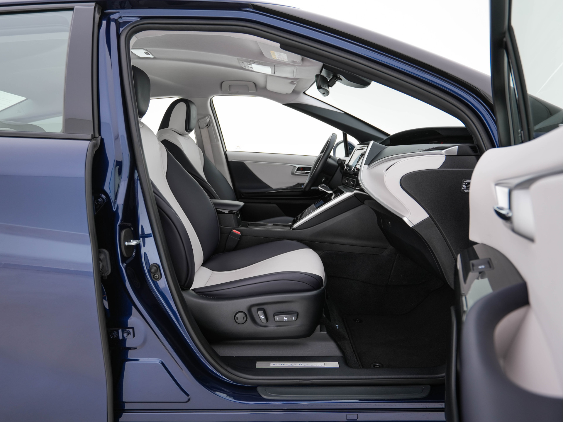 Toyota Mirai FCV Executive [ HYDROGEN ] [INCL-BTW] Aut. *LEATHER | FULL-LED | JBL-SOUNDSYSTEM | CAMERA | KEYLESS | MEMORY-PACK | ADAPTIVE-CRUISE | BLIND-SPOT |  DAB | NAVI-FULLMAP | DIGI-COCKPIT | COMFORT-SEATS | LANE-ASSIST