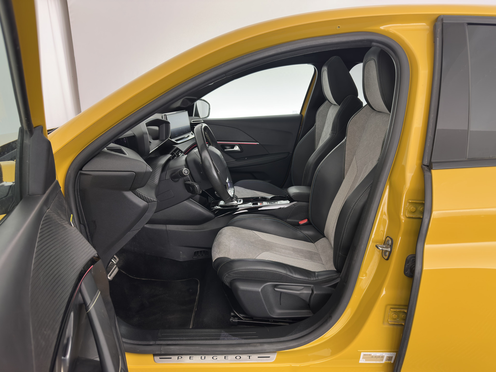 Peugeot e-208 EV GT 350 50 kWh [ 3-Fase ] {SOH-100%} (INCL-BTW) *PANO | FULL-LED | DIGI-COCKPIT | BLINDSPOT | CAMERA | LEATHER-ALCANTARA | AMBIENT-LIGHT | NAVI-FULLMAP | LANE-ASSIST | KEYLESS | DAB | CCS-FASTLOADER | HEATED-SPORTSEATS | 17"ALU*