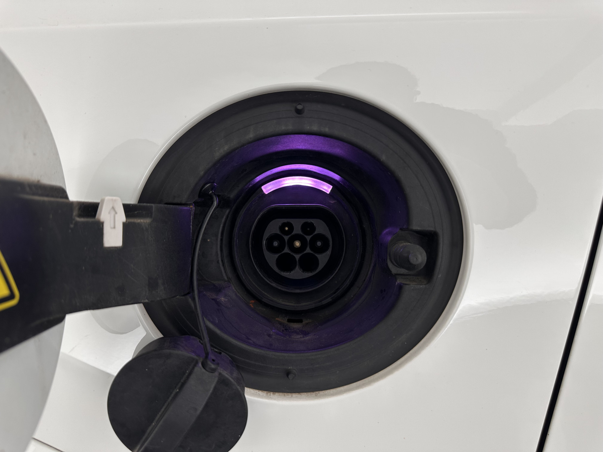 Volvo XC90 2.0 T8 Twin Engine AWD Inscription (7-Pers.) [ Plug-In ] Aut.*PANO | LEATHER | FULL-LED | MEMORY-PACK | DIGI-COCKPIT | HARMAN/KARDON | CAMERA | HEATED-SPORTSEATS | HEAD-UP | LANE-ASSIST | CARPLAY | AIRSUSPENSION | ECC | PDC | CRUISE | TOWBAR |