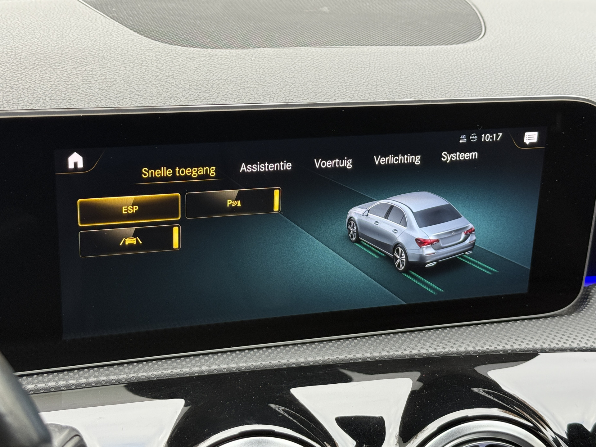 Mercedes-Benz A-klasse 220 4MATIC Premium | Panoramadak | Sfeerverlichting | Camera