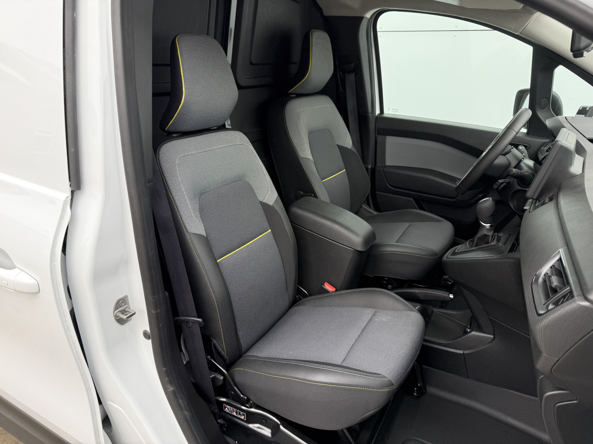 Renault Kangoo Grand Comfort TCe 130PK **Benzine** Automaat L1 LED Inbouw Airco Cruise Control Camera Parkeersensoren