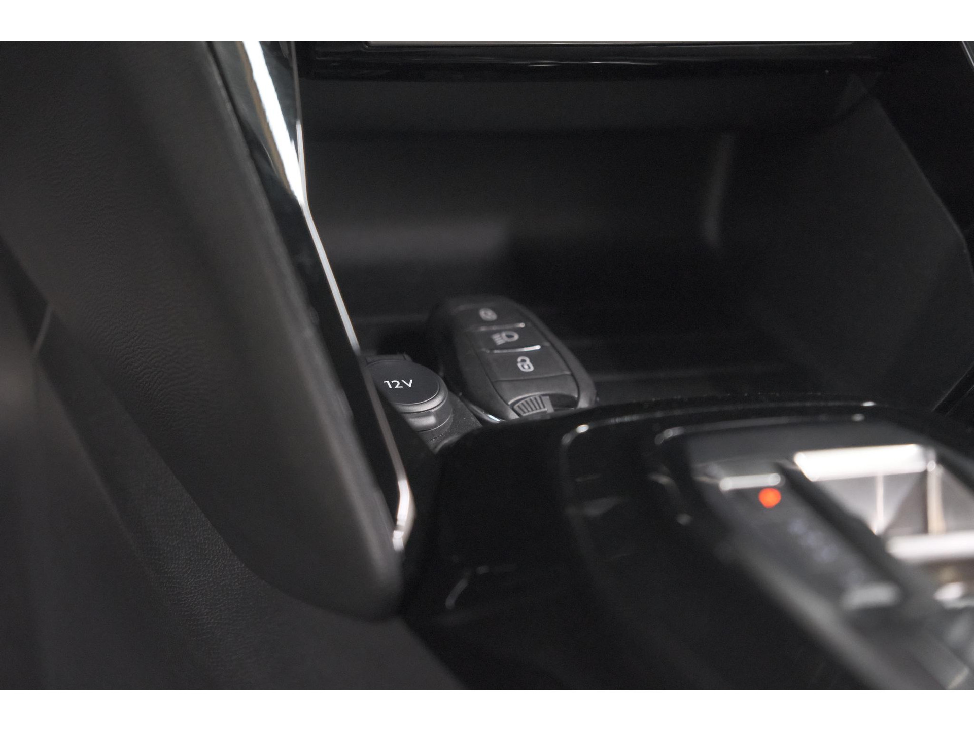 Peugeot 208 Hybrid 136 e-DCS6 GT | Camera | Apple Carplay | Parkeersensoren