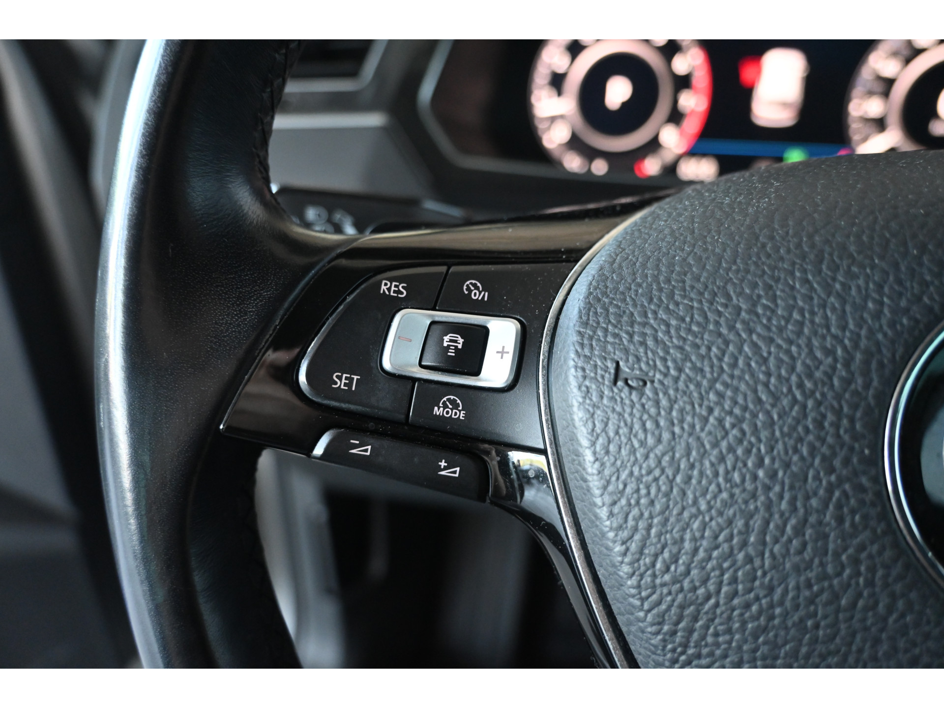 Volkswagen Tiguan 1.4 TSI Automaat 4Motion Highline  Clima Virtual Cockpit Navigatie CarPlay Cruise control Inruil Mogelijk!