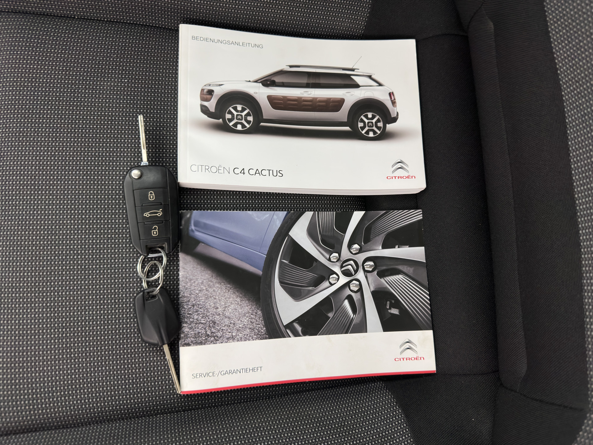 Citroën C4 Cactus 1.6 BlueHDi Feel *NAVI-FULLMAP | HEATED-COMFORTSEATS | CAMERA | ECC | PDC | CRUISE*