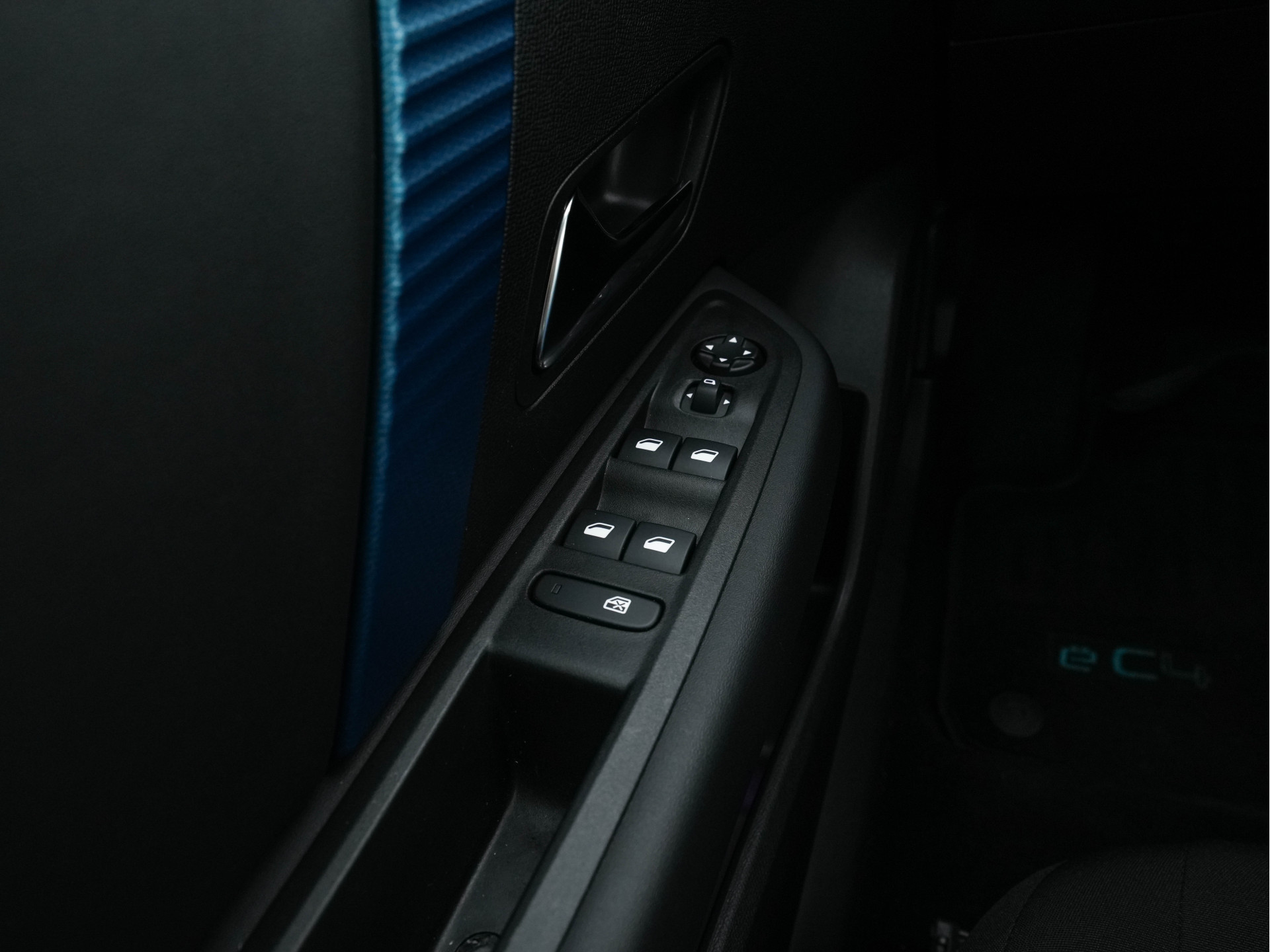 Citroën Ë-C4 X Feel 50 kWh (SOH-100%) AUT.* HEAT-PUMP | CARPLAY | DIGI-COCKPIT | CRUISE | COMFORT-SEATS | 18'' ALU*