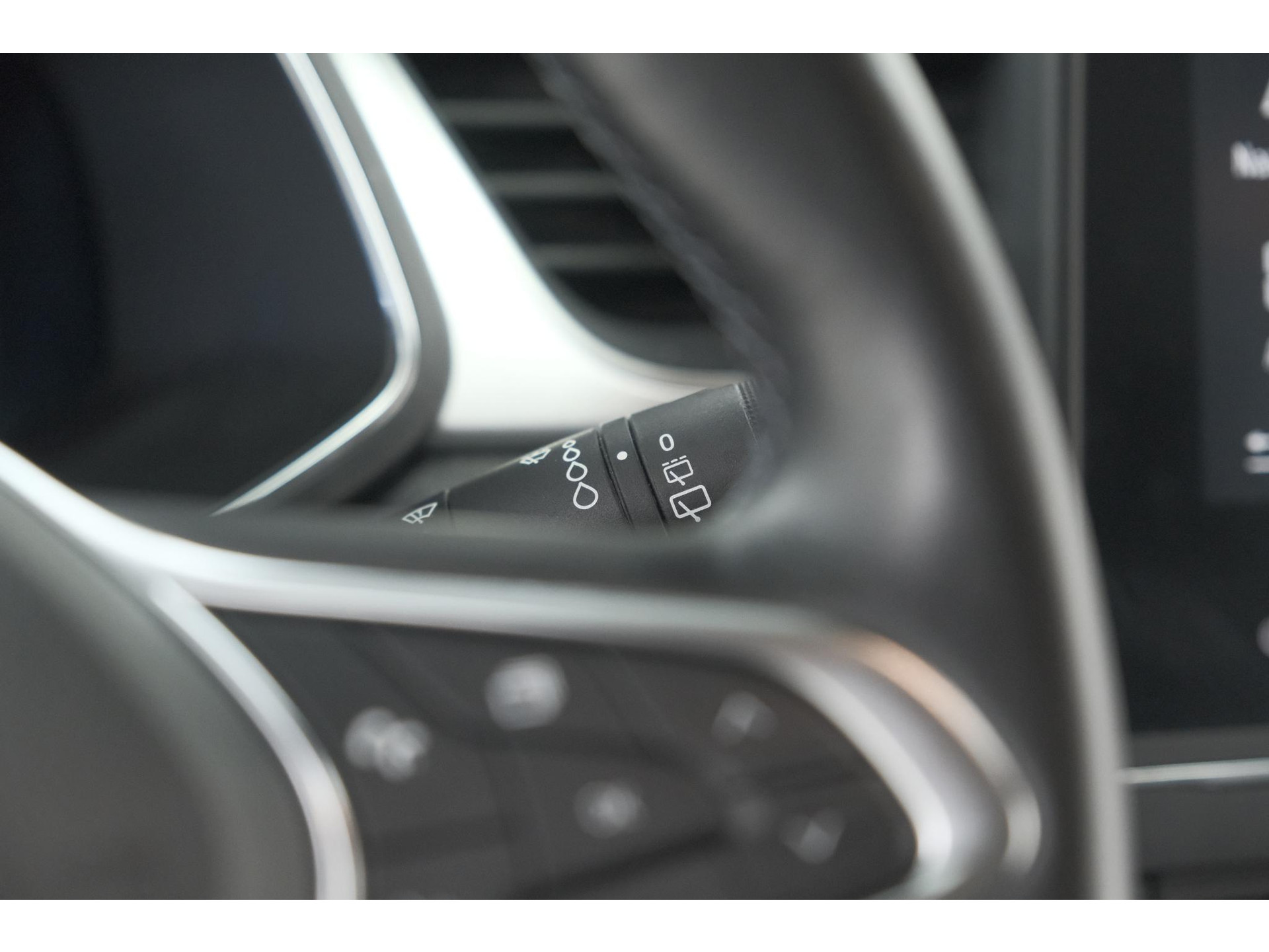 Renault Captur 1.6 E-Tech Plug-in Hybrid 160 Intens | Trekhaak | Camera | Navigatie | Parkeersensoren | Pack Winter