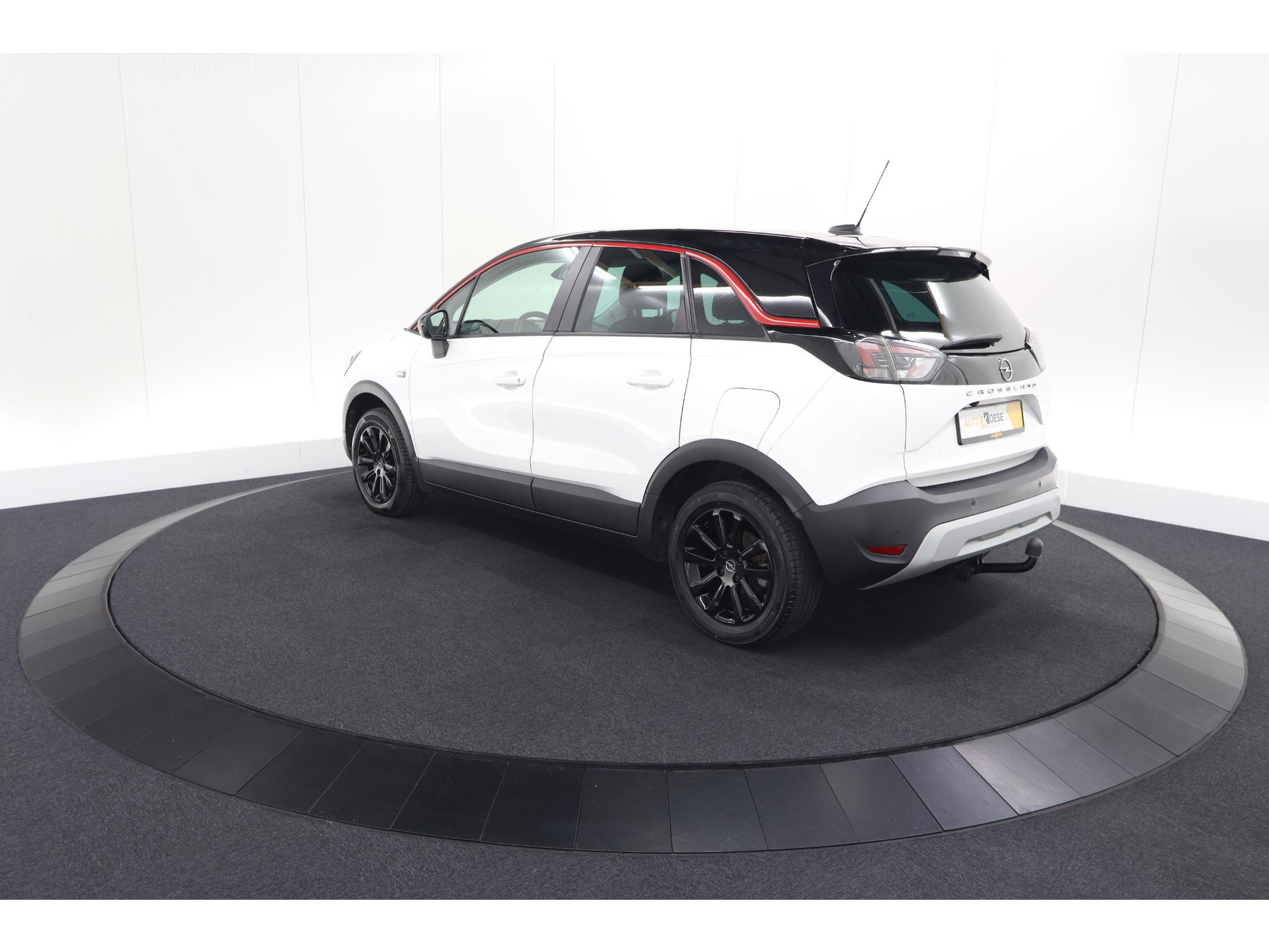 Opel Crossland Turbo 110 GS Line | Trekhaak | Camera | Apple Carplay | Navigatie | Parkeersensoren voor + Achter