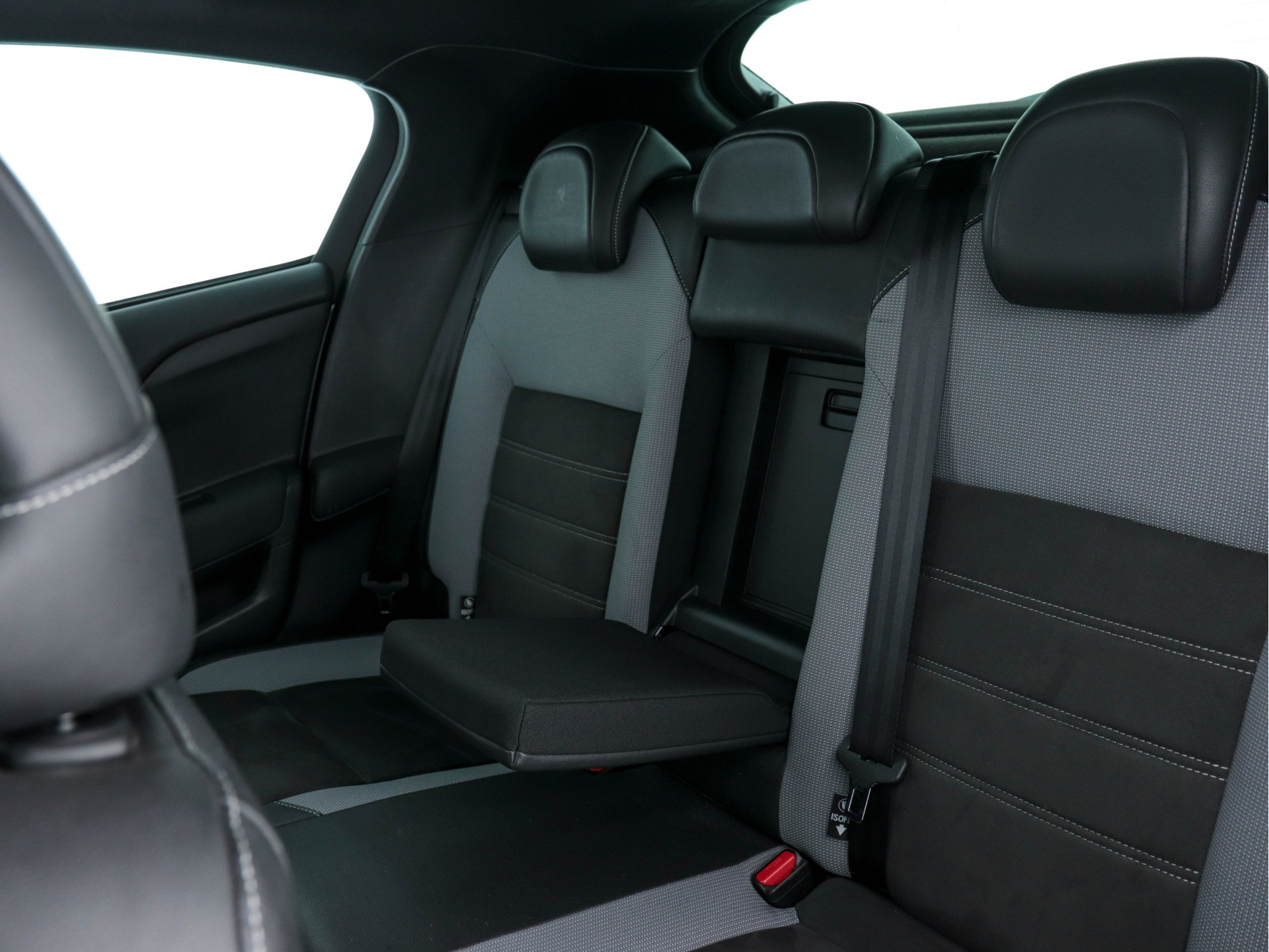 DS 4 Crossback 1.6 BlueHDi Business-Pack Aut. *NAVI-FULLMAP | FULL-LED | LEATHER-MICROFIBRE | DAB+ | ECC | PDC | CRUISE | KEYLESS | PRIVACY-GLASS | SPORT-SEATS | TOWBAR | 16"ALU*