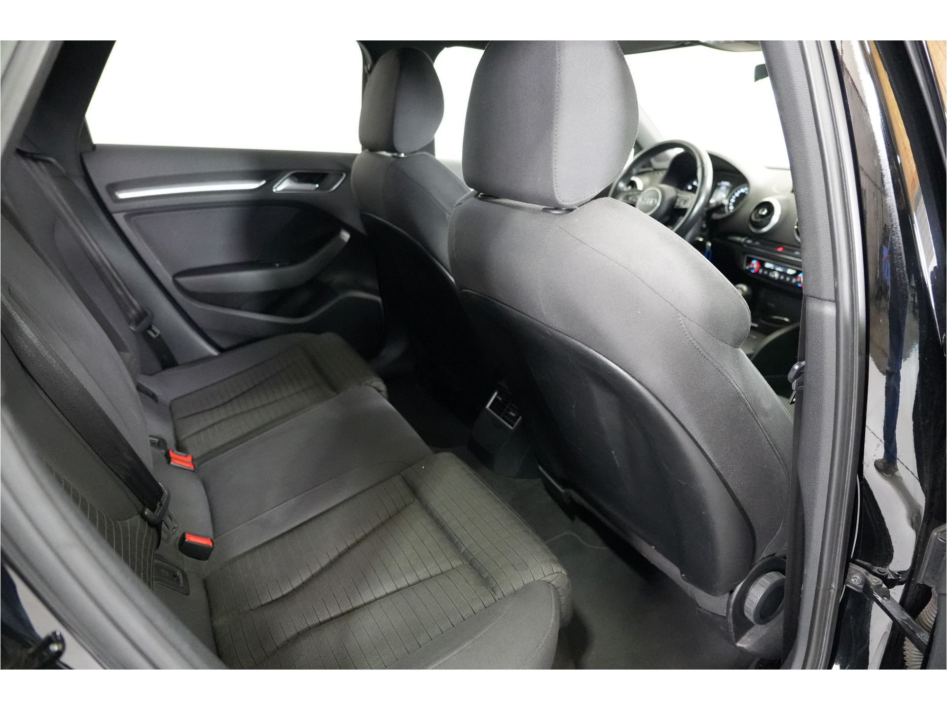 Audi A3 Sportback 35 TFSI CoD Design Pro Line Plus | Trekhaak | Stl. verw. | Climate | PDC | LED |