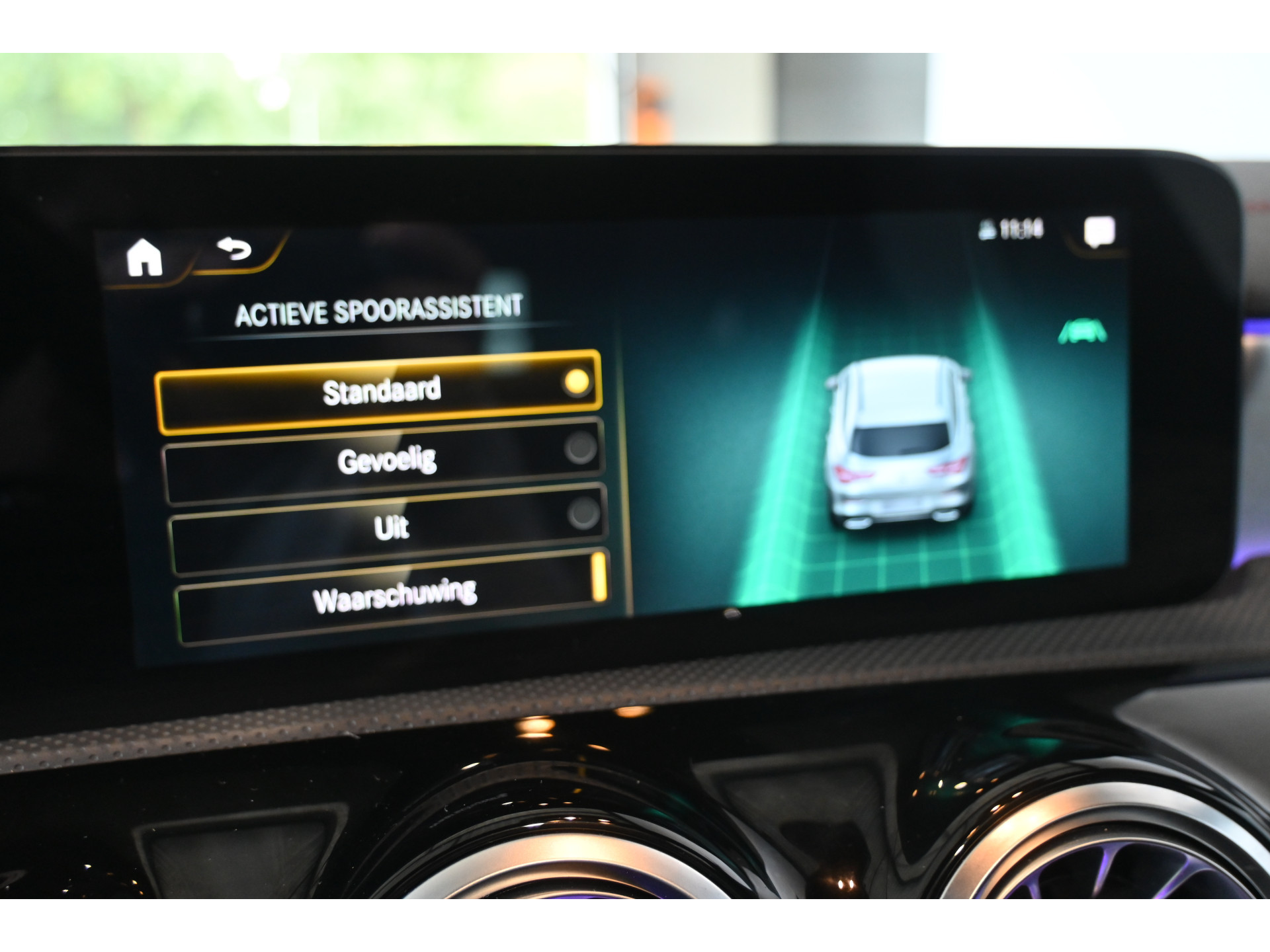 Mercedes-Benz CLA-klasse Shooting Brake 180 Automaat Business Solution AMG Clima Panoramadak Widescreen Sfeer LED Rijklaarprijs! Inruil Mogelijk!
