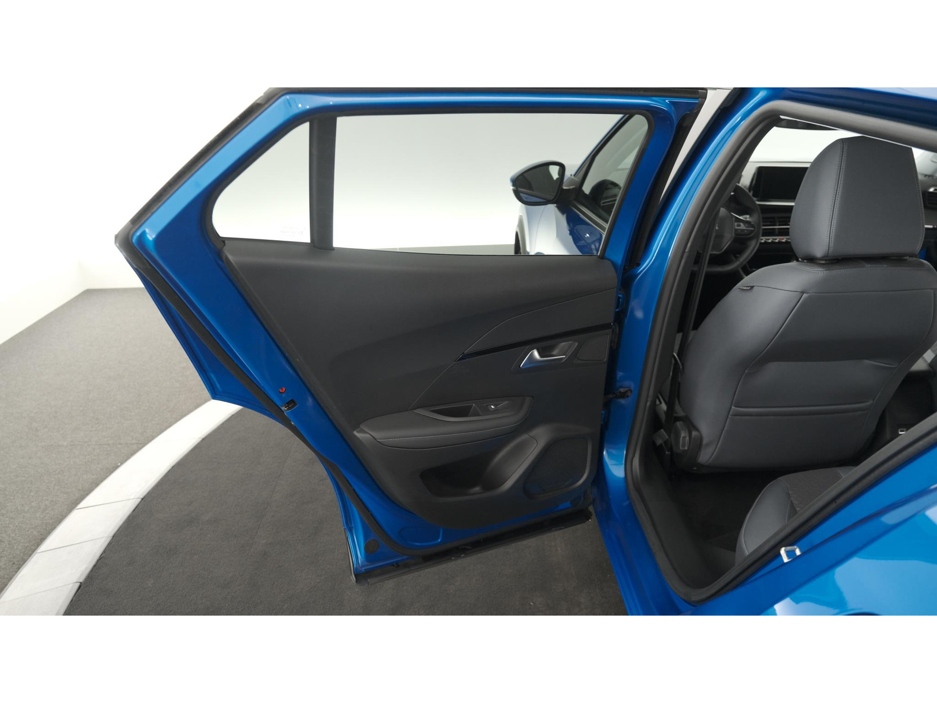 Peugeot 2008 PureTech 130 Allure | Trekhaak | Camera | Apple Carplay | Stoelverwarming | Parkeersensoren