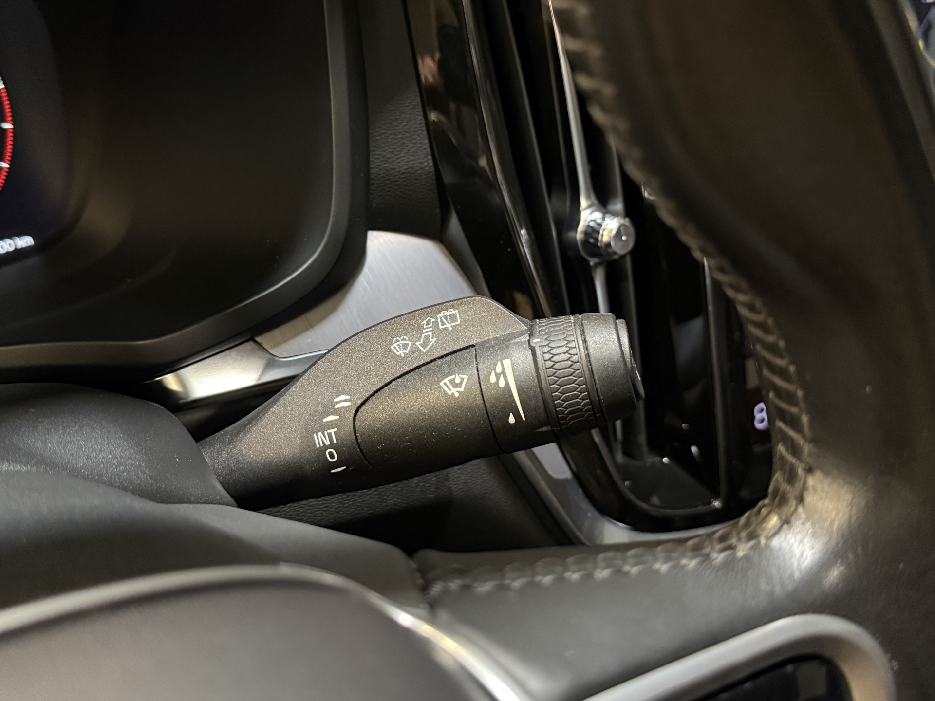 Volvo V60 2.0 B4 Business Pro | R-Design | Stoel/Stuurverwarming | Camera | Navi | Panoramadak