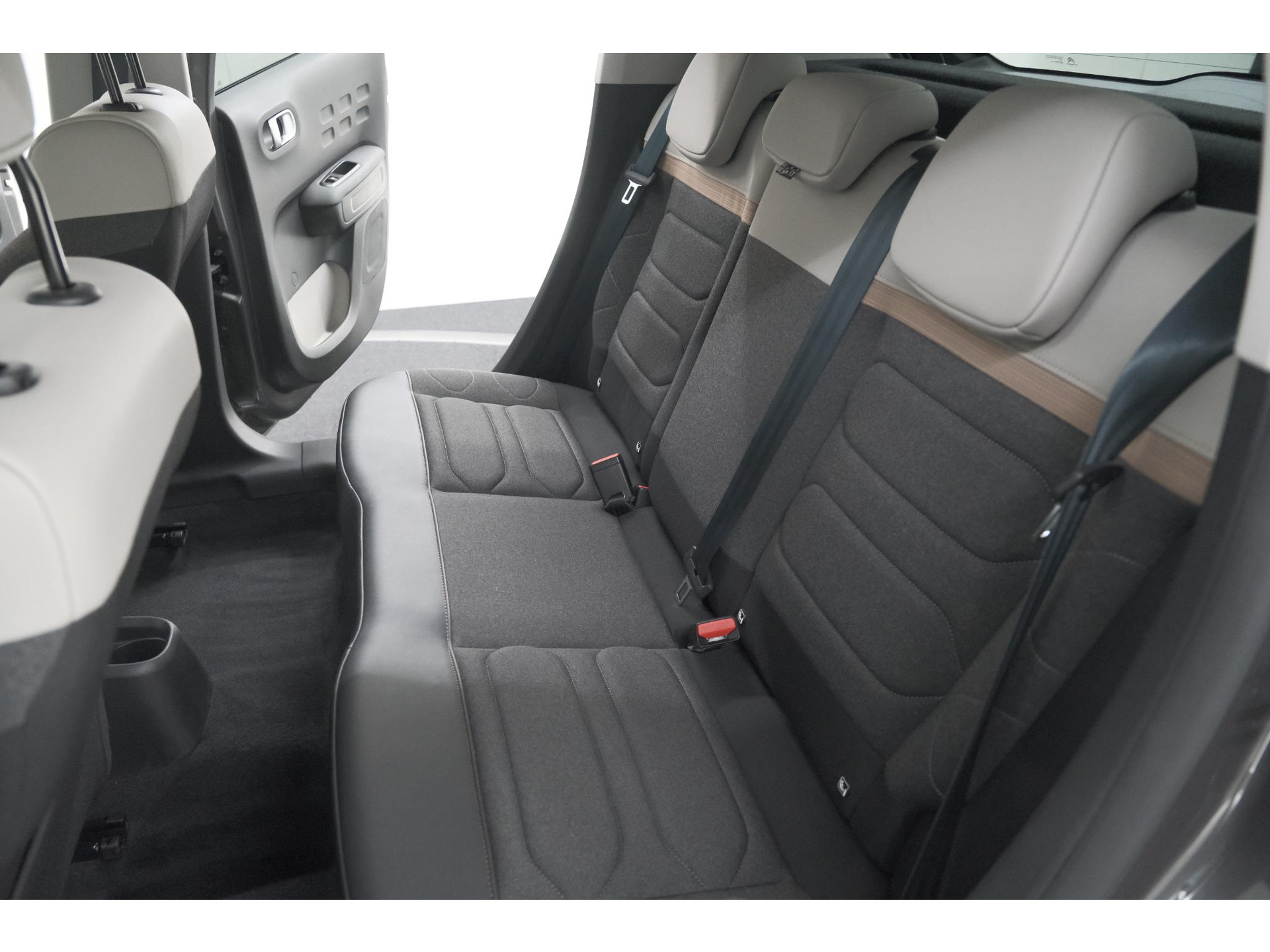 Citroen C3 PureTech 82 Feel Edition | Apple Carplay | Parkeersensoren | Navigatie | Climate Control | 16 Inch Velgen