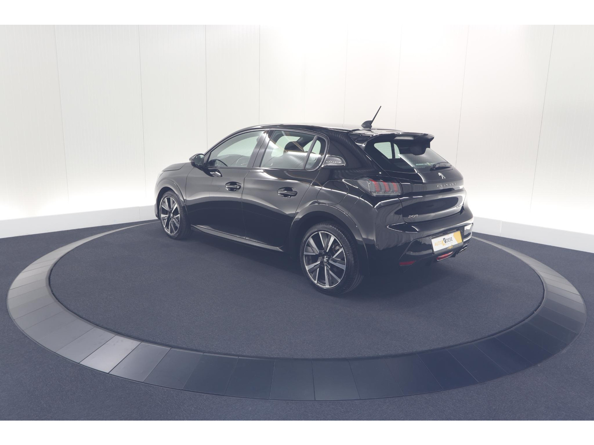 Peugeot 208 PureTech 130 EAT8 GT-Line | Camera | Adaptieve Cruise Control | Stoelverwarming | Navigatie