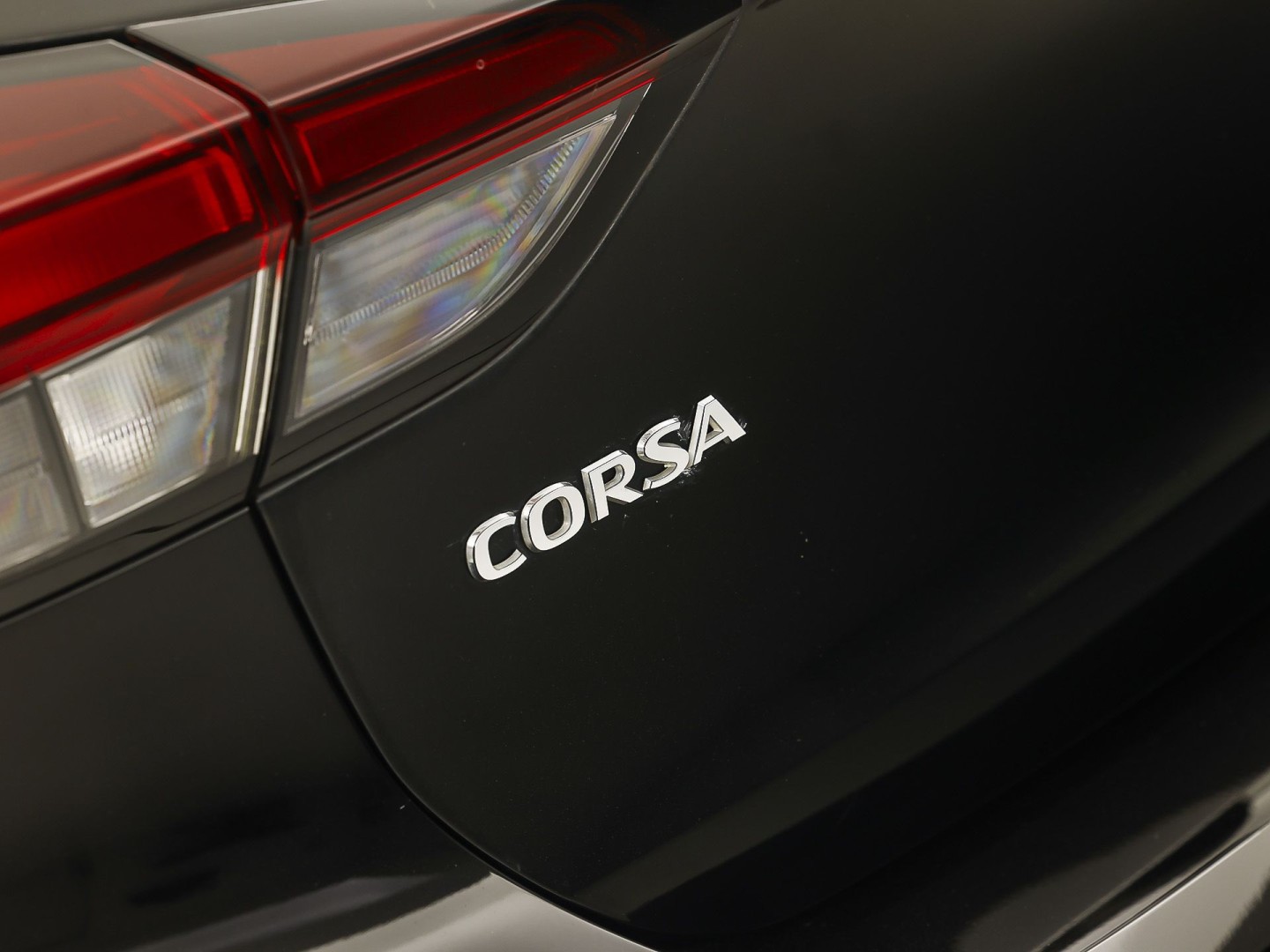 Opel Corsa 1.2 Sport (APPLE CARPLAY, GROOT NAVI, 360 CAMERA, CRUISE, PARKEERSENSOREN, LEDER STUURWIEL, SPORTSTOELEN, LM VELGEN, NIEUWSTAAT)