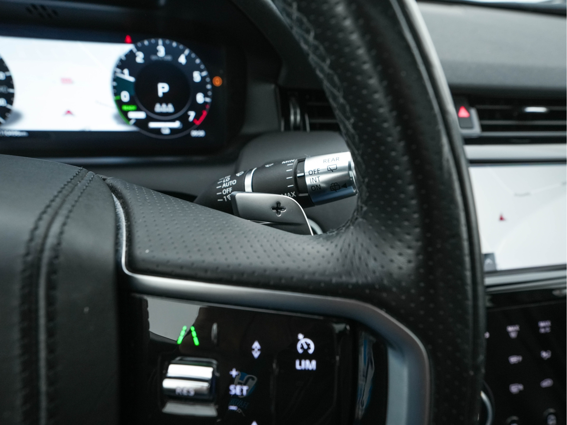 Land Rover Discovery Sport P300e 1.5 R-Dynamic Sportpack HSE AWD (INCL-BTW) *PANO | LEATHER | MERIDIAN-AUDIO | FULL-LED | MEMORY-PACK | DIGI-COCKPIT | NAVI-FULLMAP | CAMERA | KEYLESS | PRIVACY-GLASS | DAB | SHIFT-PADDLES | TOWBAR | LANE-ASSIST | 20'