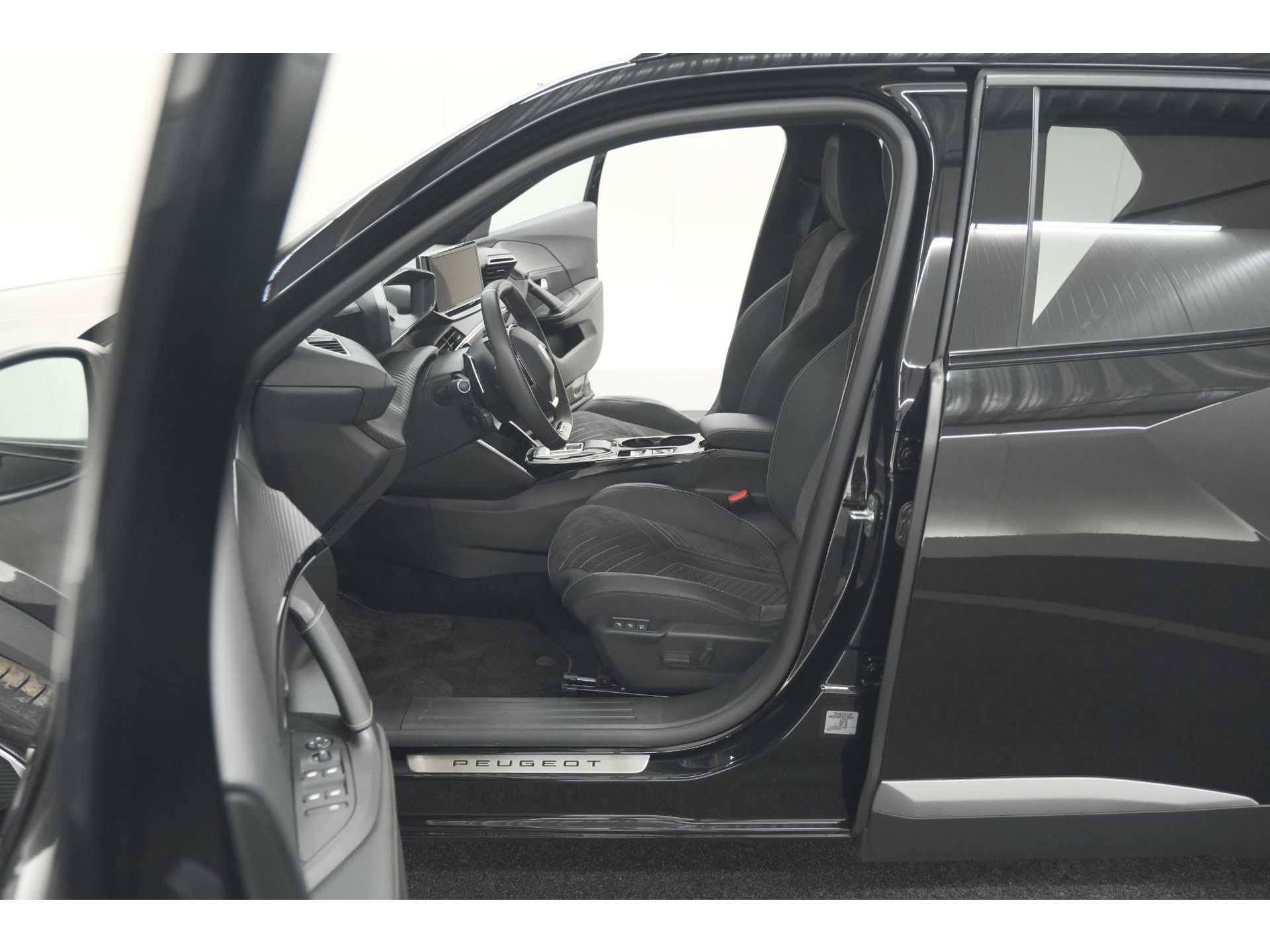 Peugeot 2008 PureTech 130 EAT8 GT | 360 Camera | Adaptieve Cruise Control | Stoelmassage | Apple Carplay