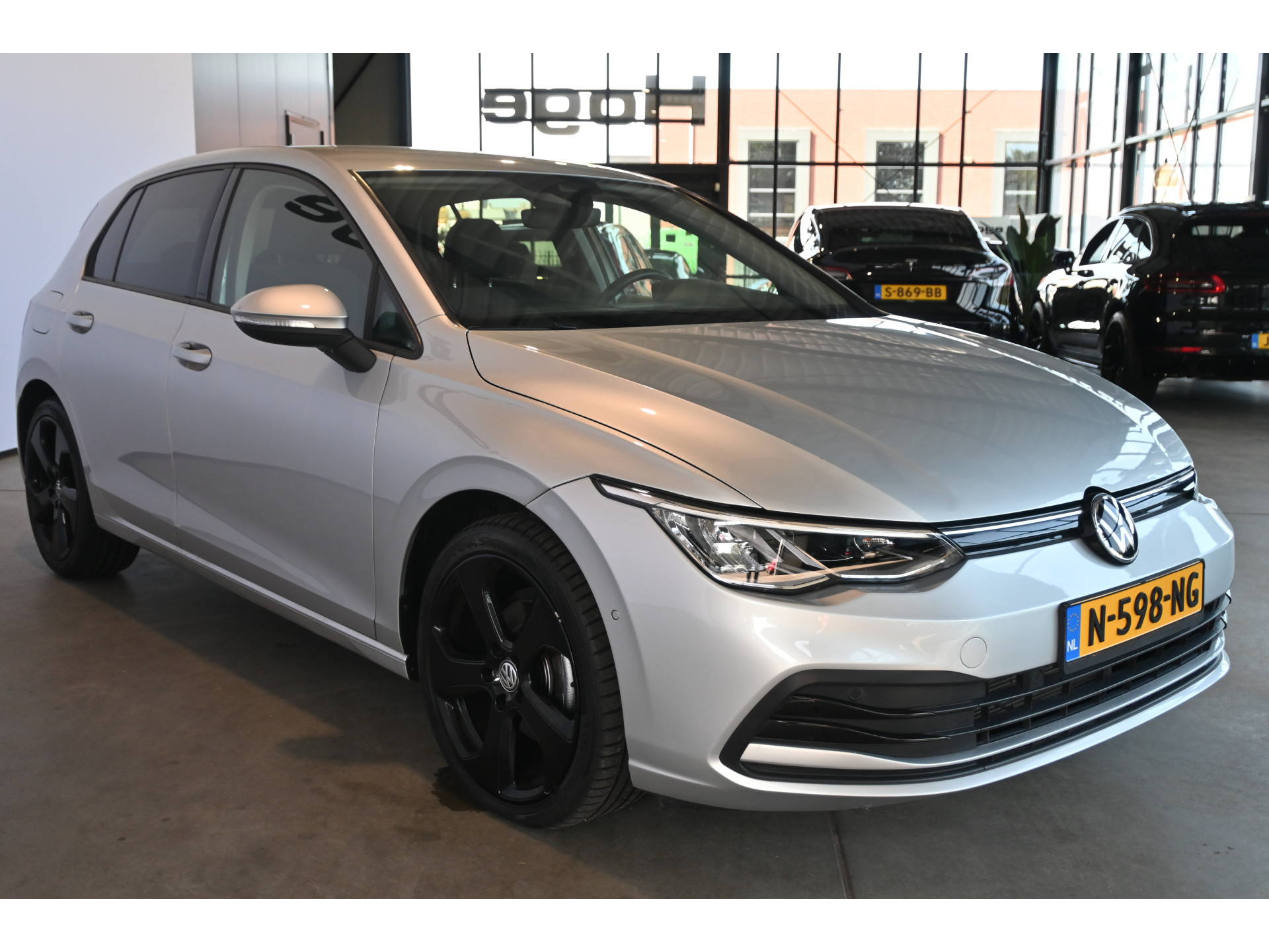 Volkswagen Golf 1.5 eTSI R-Line Automaat Clima Carplay Cruise Control Rijklaarprijs Inruil Mogelijk!
