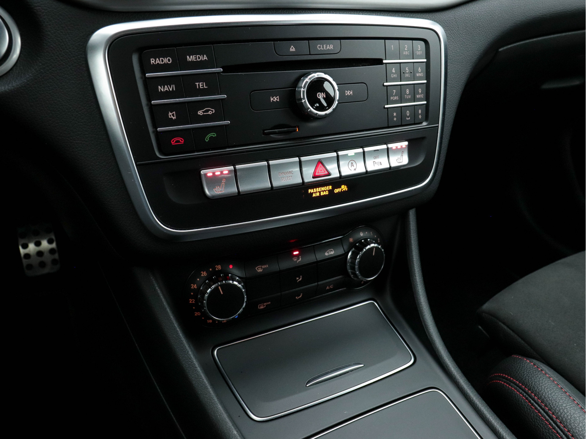 Mercedes-Benz CLA-klasse Shooting Brake 180 AMG-Line Business Solution (INCL-BTW) Aut. *NAVI-FULLMAP | FULL-LED | LEATHER-MICROFIBRE | CAMERA | ECC | PDC | CRUISE | SPORT-SEATS | SHIFT-PADDLES | 18"ALU*