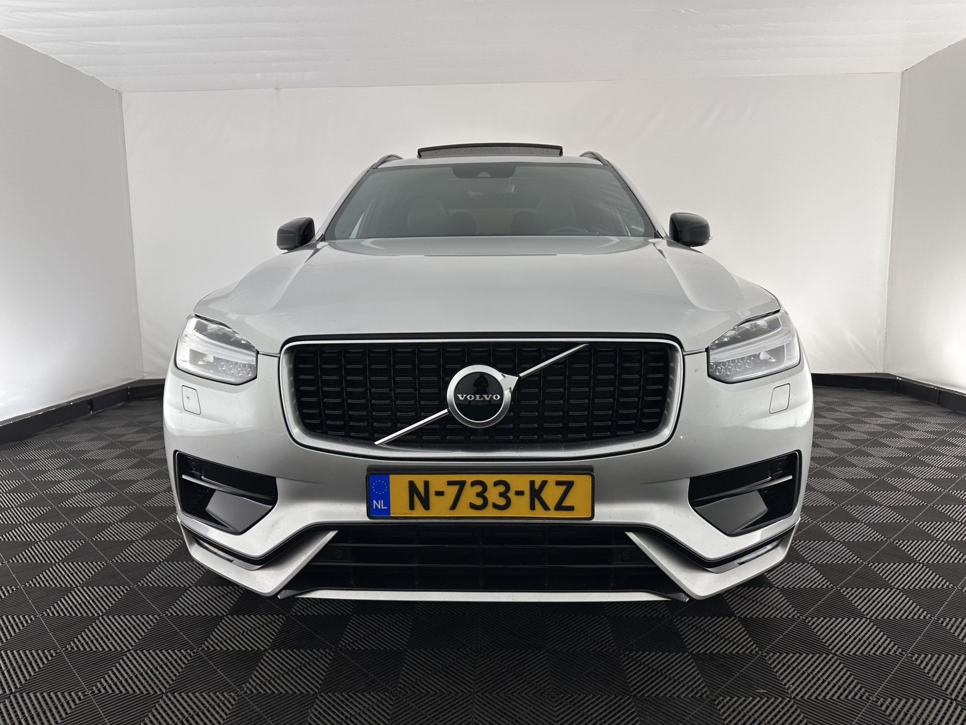 Volvo XC90 2.0 B5 AWD Inscription Intro Edition R-Design [ 7-Pers. ] Aut. *PANO | LEATHER-ALCANTARA | FULL-LED | MEMORY-PACK | BOWERS&WILKINS | BLINDSPOT | KEYLESS | DIGI-COCKPIT | NAVI-FULLMAP | PRIVACY-GLASS | HEATED-SPORTSEATS | 20''ALU | TOWBAR*