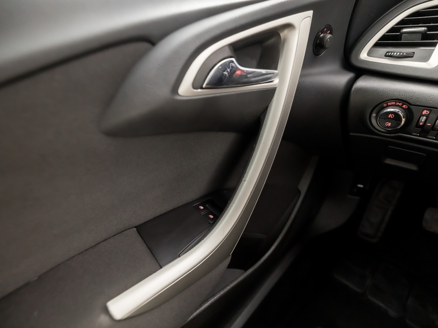 Opel Astra Sports Tourer 1.4 Turbo Sport (AIRCO, CRUISE, GETINT GLAS, SPORTSTOELEN, LM VELGEN, NIEUWE APK, NIEUWSTAAT)