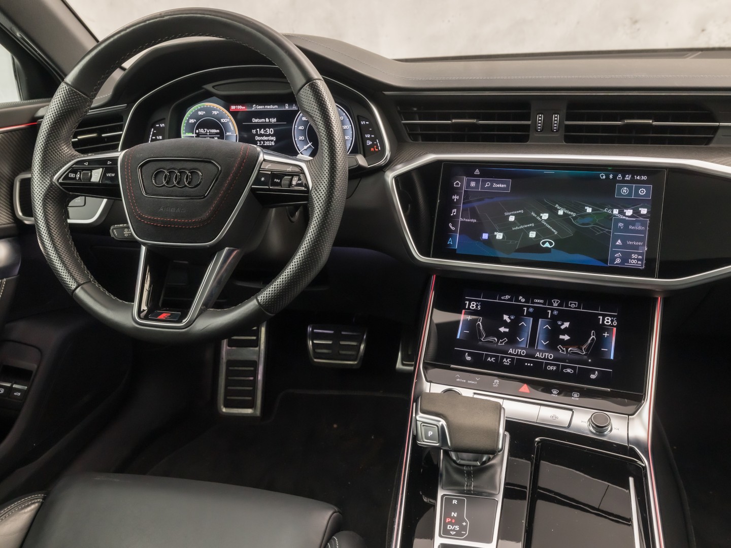 Audi A6 55 TFSI e Quattro S-Line Competition 367Pk Automaat (PANORAMADAK, CARBON PACK, BANG&OLUFSEN, APPLE CARPLAY, CAMERA, MEMORY SEATS, GETINT GLAS, HEAD-UP DISPLAY, ADAPTIVE CRUISE, SFEERVERLICHTING, NIEUWSTAAT)
