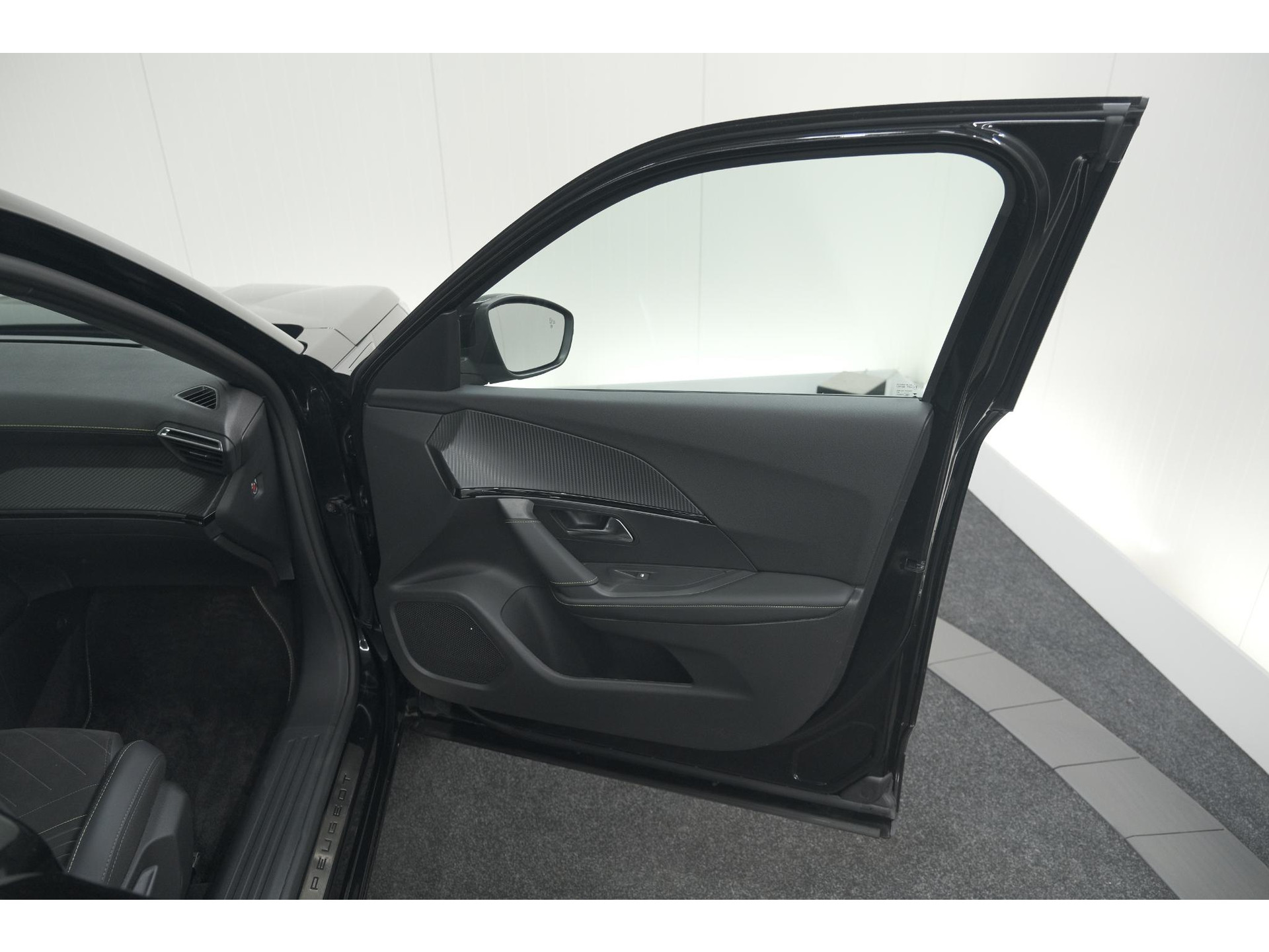 Peugeot 2008 PureTech 130 EAT8 GT | 360 Camera | Adaptieve Cruise Control | Stoelmassage | Apple Carplay