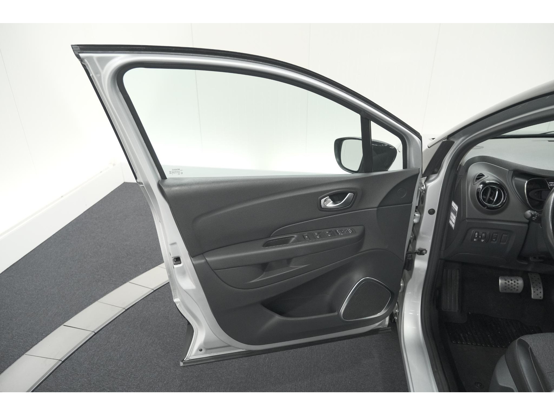 Renault Captur TCe 150 EDC Intens | Trekhaak | Navigatie | Parkeersensoren