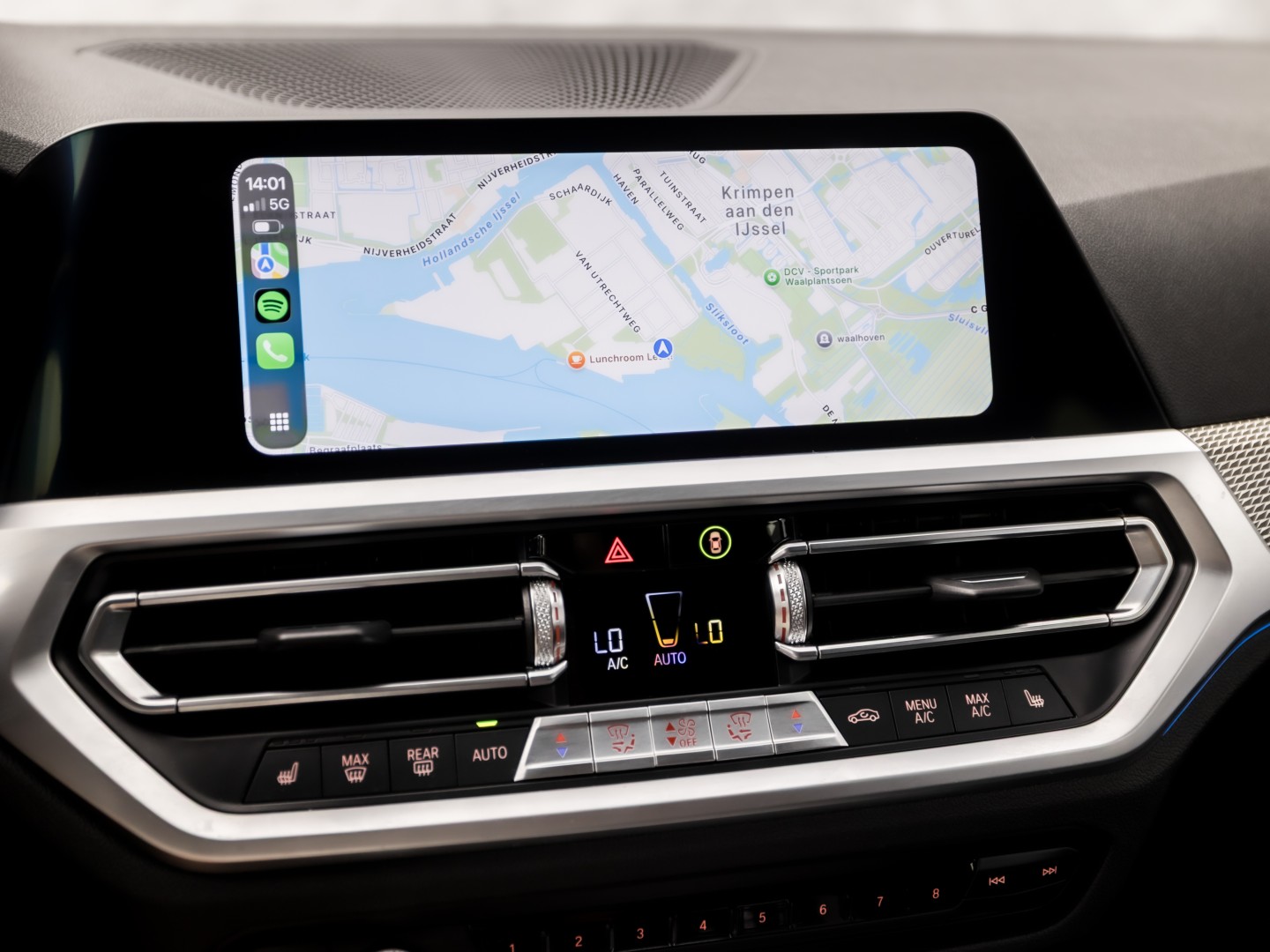 BMW 3 Serie 330e M Sport High Executive 292Pk Automaat (PANORAMADAK, M PAKKET, APPLE CARPLAY, CAMERA, LEDER/ALCANTARA, SFEERVERLICHTING, GETINT GLAS, ELEK ACHTERKLEP, STOELVERWARMING, NIEUWSTAAT)