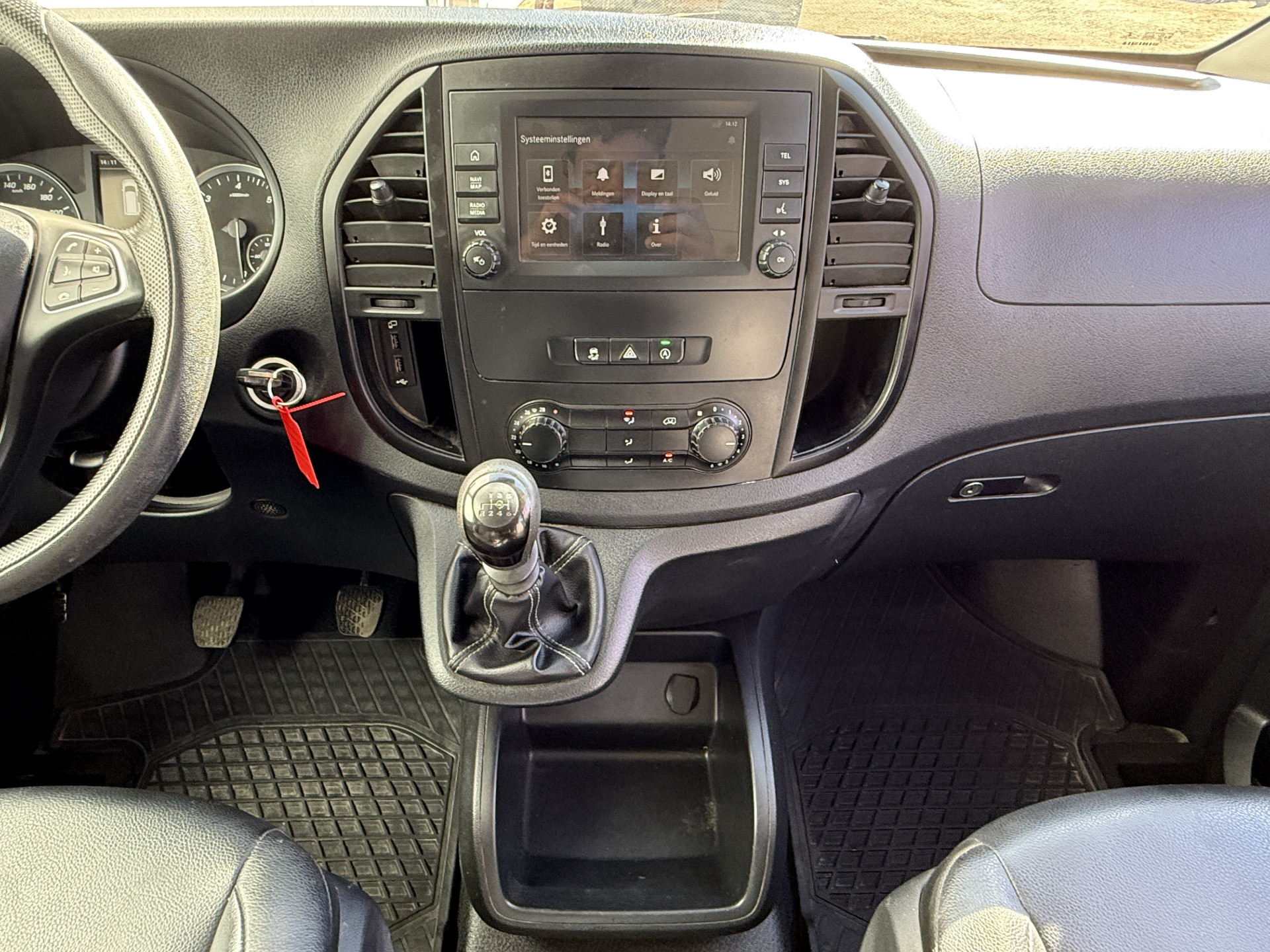 Mercedes-Benz Vito 114 1.9 CDI 136PK Dubbele Cabine L2H1 5 Stoelen Climate Control Cruise Control Trekhaak Carplay Camera