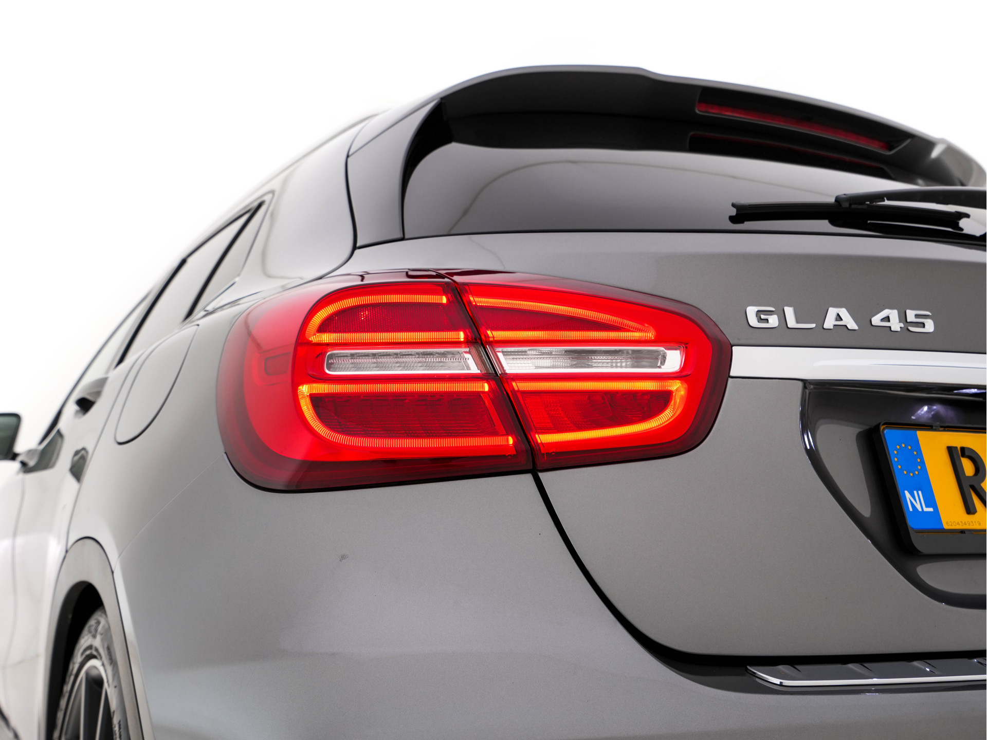 Mercedes-Benz GLA-klasse AMG 45 4MATIC *PANO | XENON | LEATHER-ALCANTARA | MEMORY-PACK | HARMAN/KARDON-AUDIO | KEYLESS |  CAMERA | SPORT-SEATS | HEATED-SEATS | NAVI-FULLMAP | SHIFT-PADDLES  | ECC | PDC | CRUISE | 20''ALU*