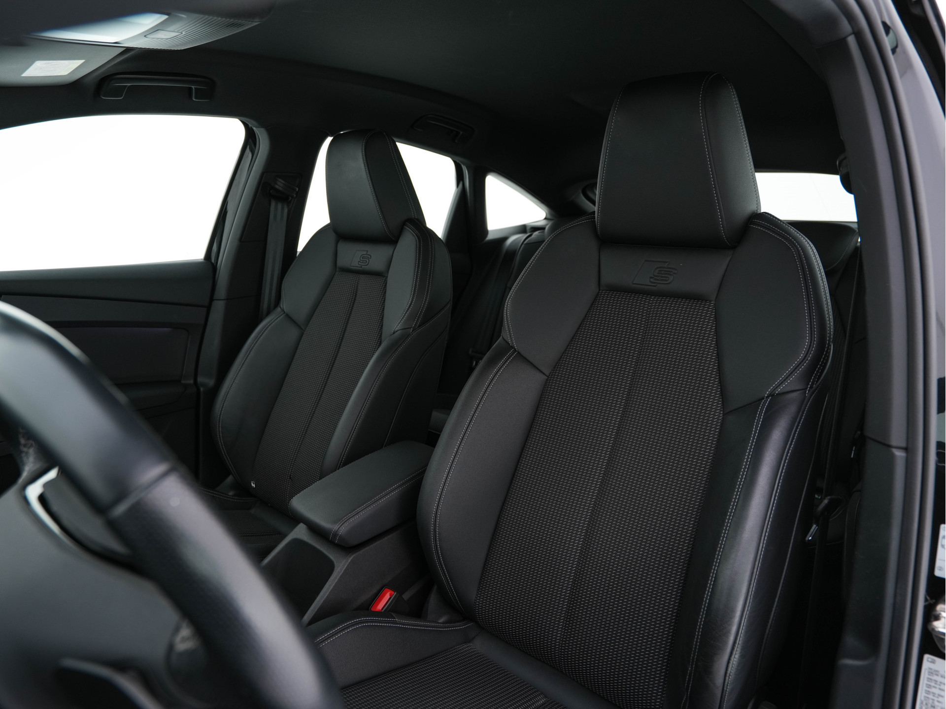 Audi Q4 Sportback e-tron 40 S-Line Edition 77 kWh [ 3-Fase ] {SOH-92%} (INCL-BTW) *HEAT-PUMP | LEATHER-FABRIC | MATRIX-LED | ADAPTIVE-CRUISE | AMBIENT-LIGHT | DIGI-COCKPIT | AUDI-SOUND | DAB+ | KEYLESS | SHIFT-PADDLES | CAMERA | HEATED-SPORTSEATS | 20''AL