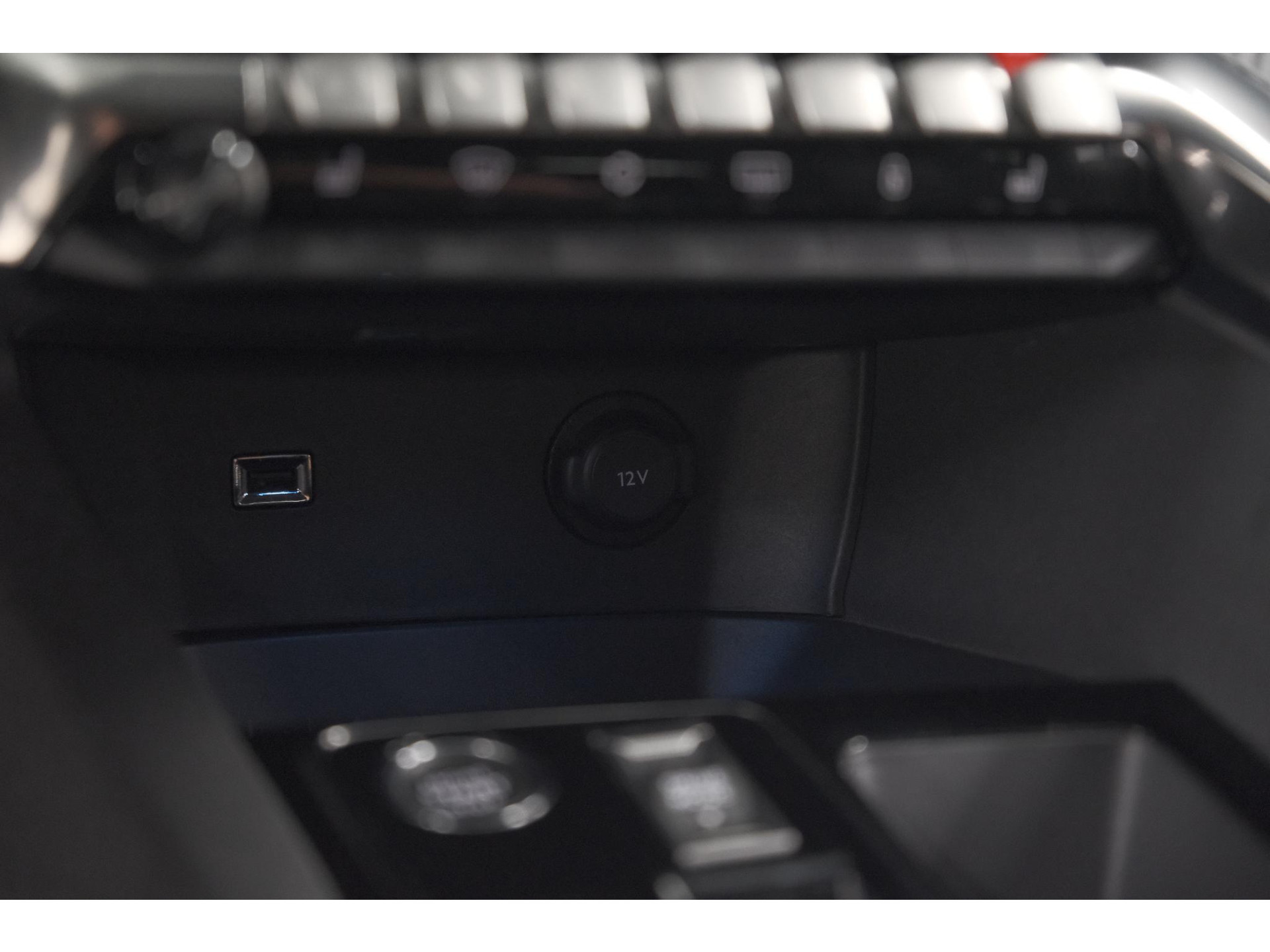 Peugeot 5008 PureTech 130 EAT8 Active Pack Business | 7 Zitplaatsen | Camera | Navigatie | Apple Carplay | Parkeersensoren
