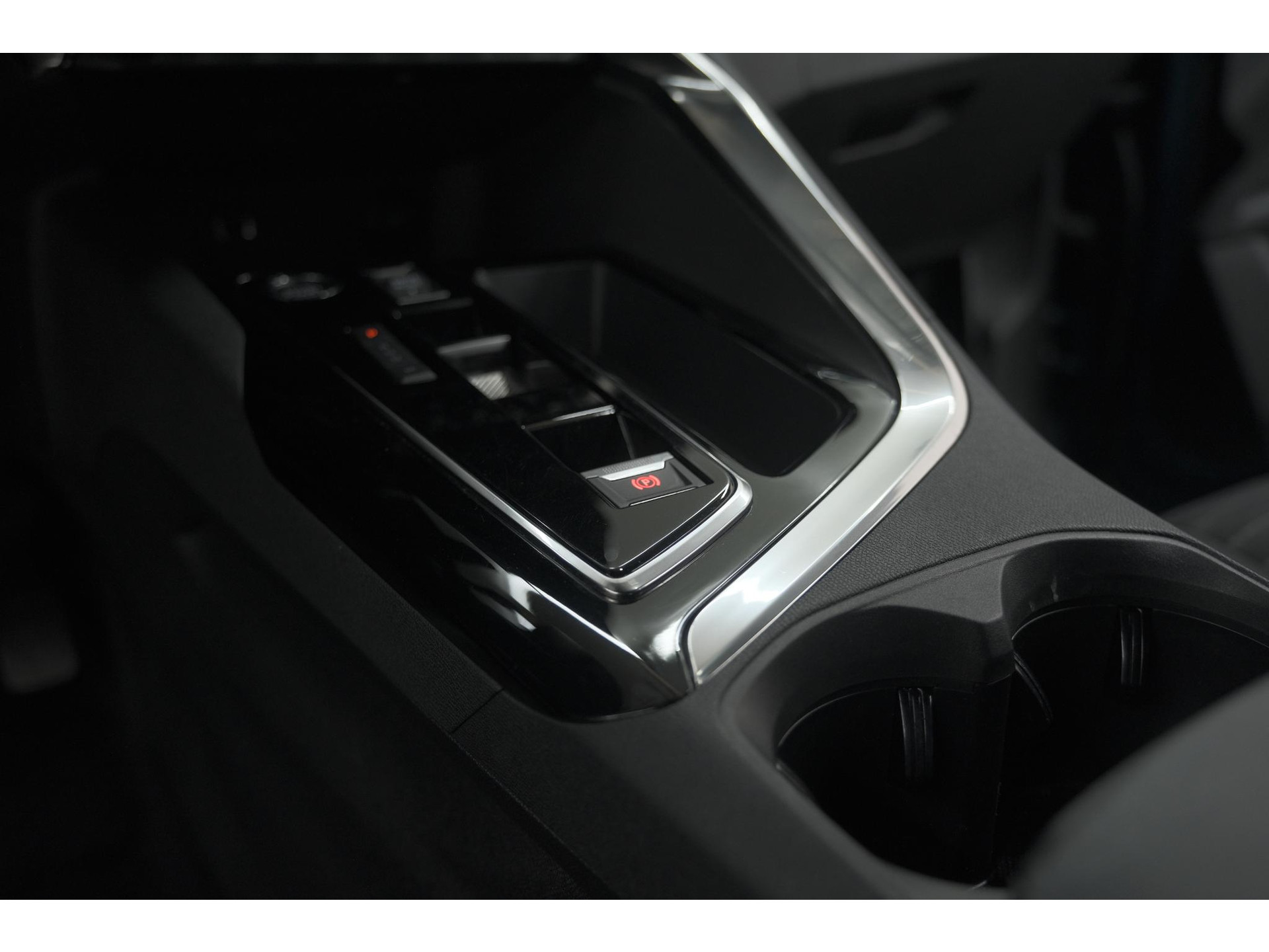 Peugeot 5008 PureTech 130 EAT8 Active Pack | 7 Zitplaatsen | Camera | Navigatie | Apple Carplay | Parkeersensoren