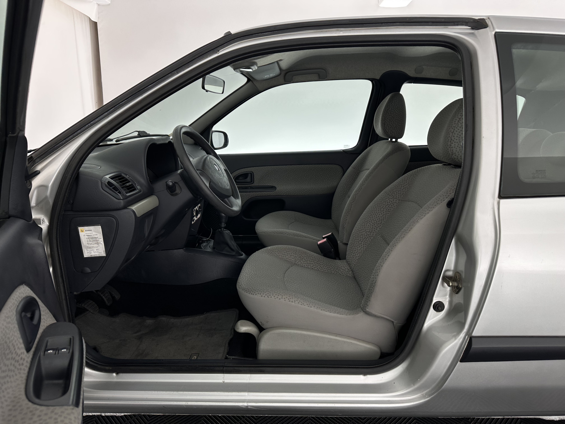 Renault Clio 1.2-16V Community *AIRCO | COMFORTS-SEATS | RADIO-CD*