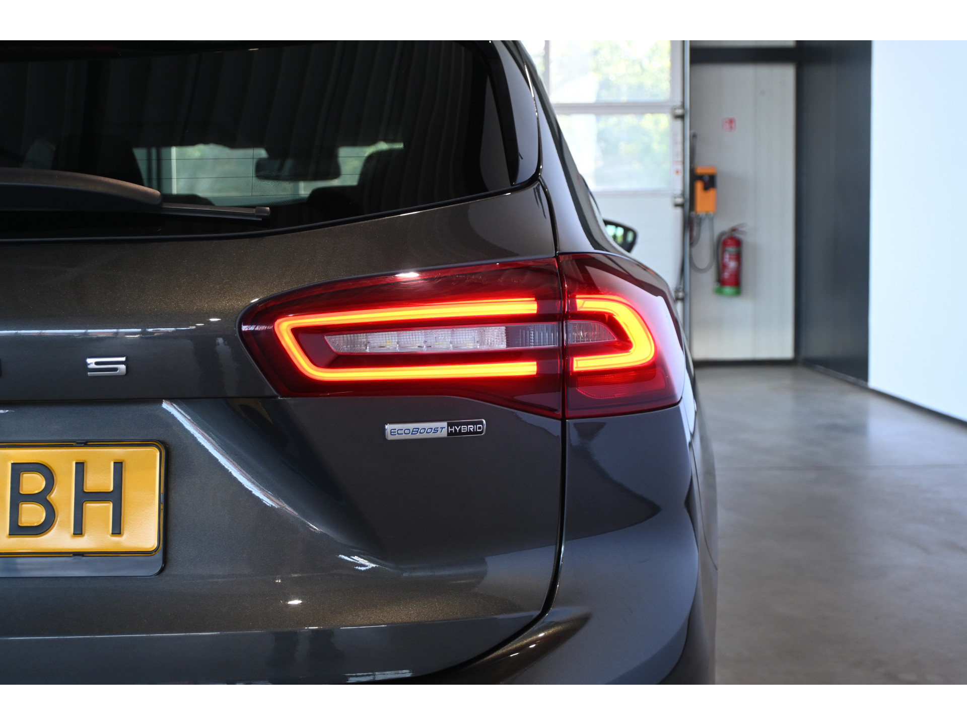 Ford Focus Wagon 1.0 EcoBoost Hybrid Titanium X Nap! Cruise Clima Full LED Trekhaak CarPlay Navigatie Inruil Mogelijk!