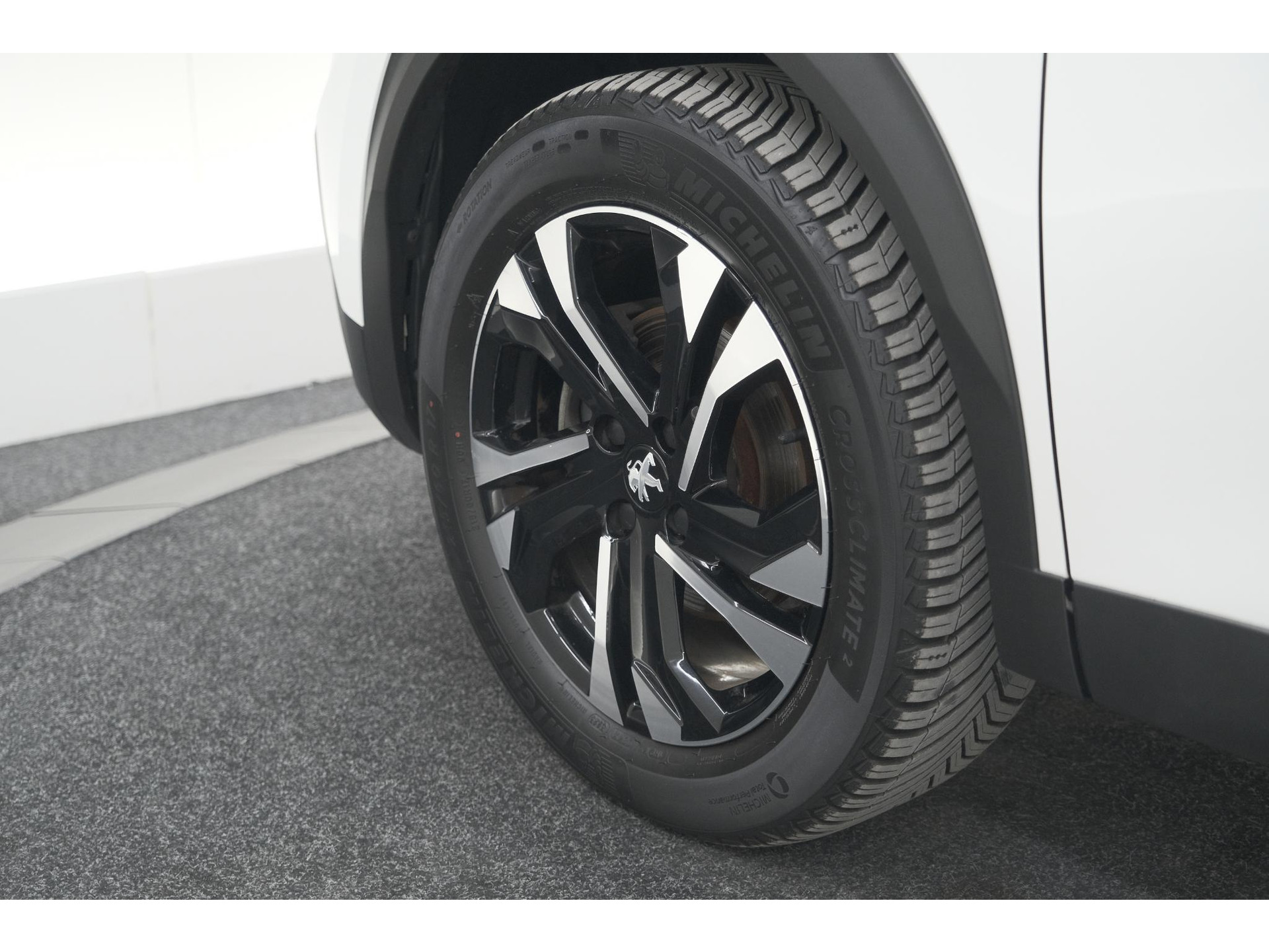 Peugeot 2008 PureTech 102 Allure Pack | Allseason Banden | Parkeersensoren | Apple Carplay