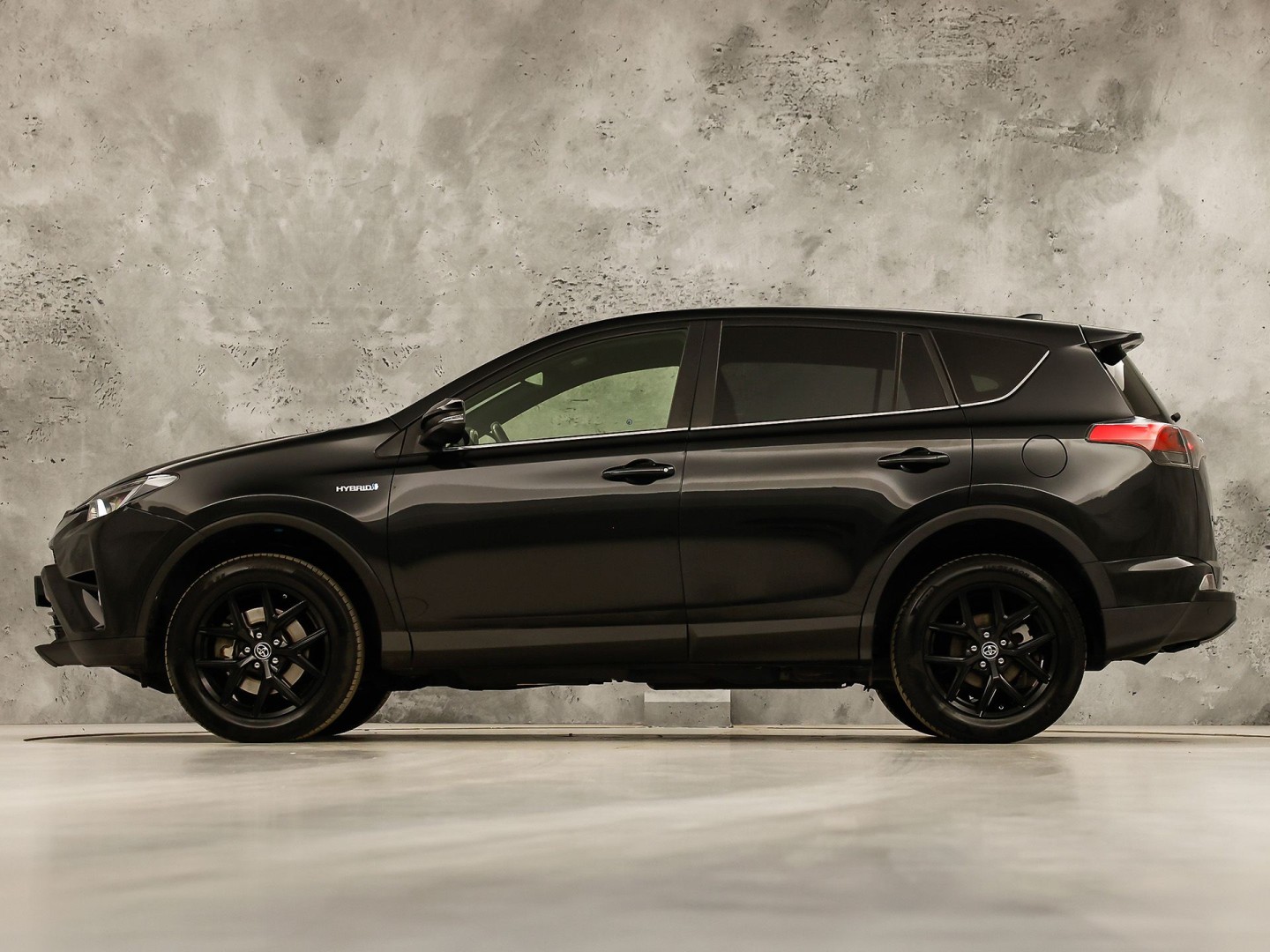Toyota RAV4 2.5 Hybrid Energy 197Pk Automaat (BLACK PACK, NAVIGATIE, CAMERA, GETINT GLAS, SPORTSTOELEN, KEYLESS, ADAPTIVE CRUISE, NIEUWSTAAT)
