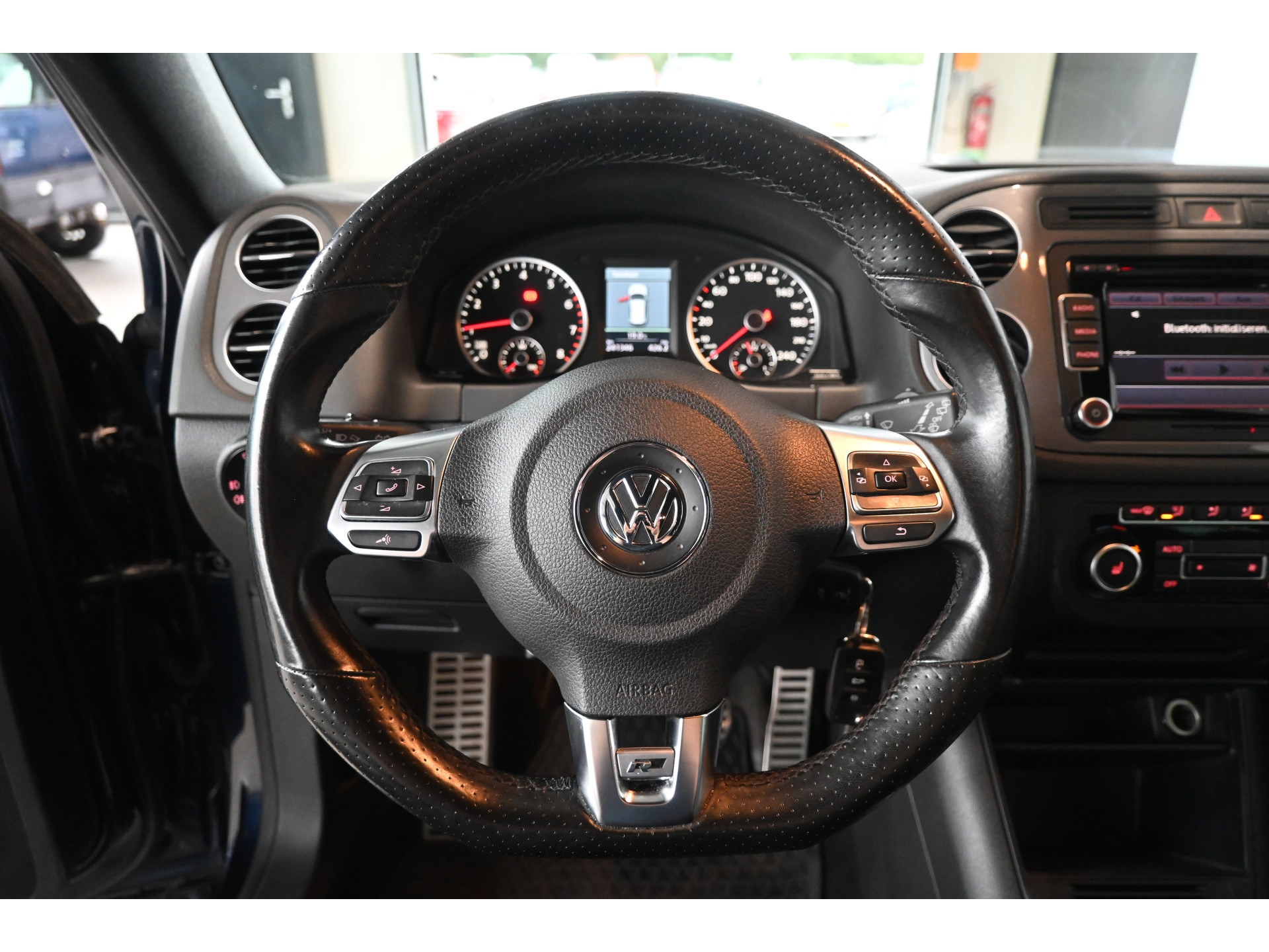 Volkswagen Tiguan 1.4 TSI Sport&Style 4Motion R-line Edition Clima Navigatie Stoelverwarming Goed Onderhouden! Inruil Mogelijk!