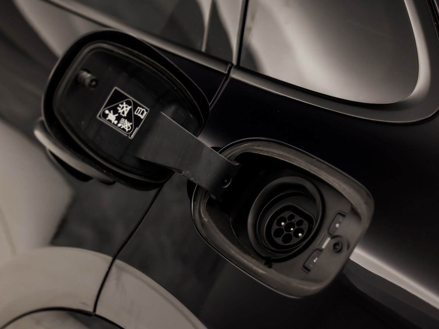 Porsche Cayenne 3.0 E-Hybrid Sport 463Pk (SPORTCHRONO PAKKET, LUCHTVERING, SOH 95%, BLACK PACK, APPLE CARPLAY, MEMORY SEATS, STOELVERWARMING, GETINT GLAS, CAMERA, NIEUWSTAAT)