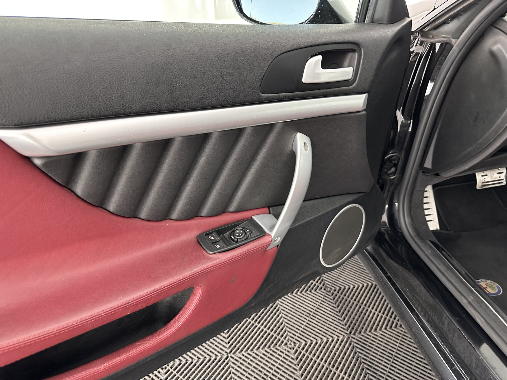 Alfa Romeo Spider 2.4 JTD Q-Tronic Exclusive TI-Sportpack Aut. *LUXURY-LEATHER | BI-XENON | SPORT-SEATS | ECC | SHIFTPADDLES | PDC | CRUISE | 19''ALU*