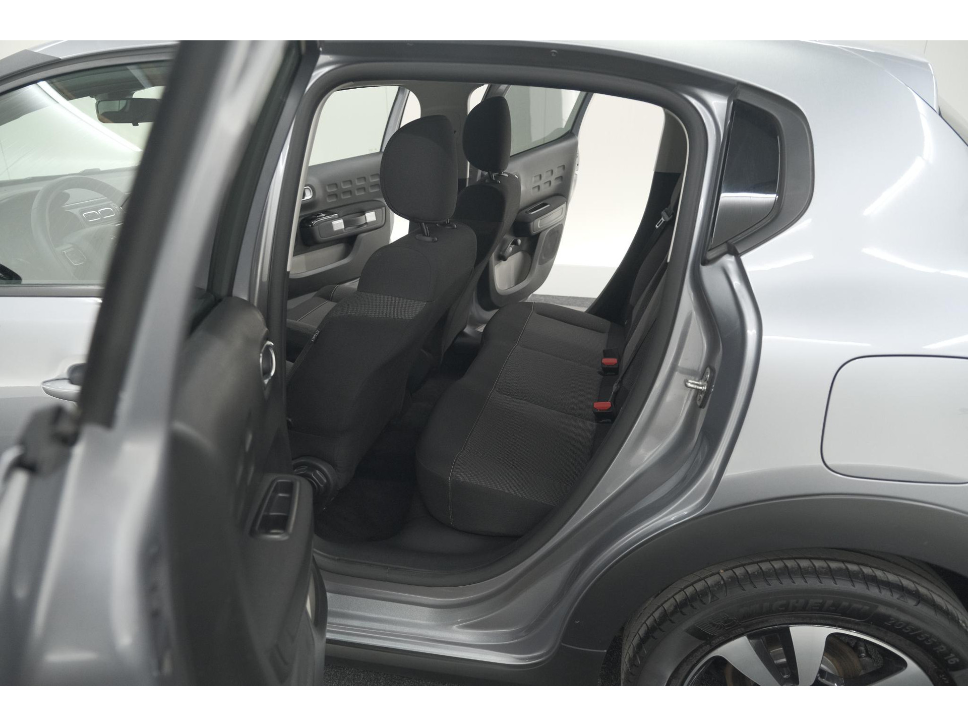 Citroen C3 PureTech 110 EAT6 Max | Parkeersensoren | Apple Carplay | 16 Inch Lichtmetalen Velgen