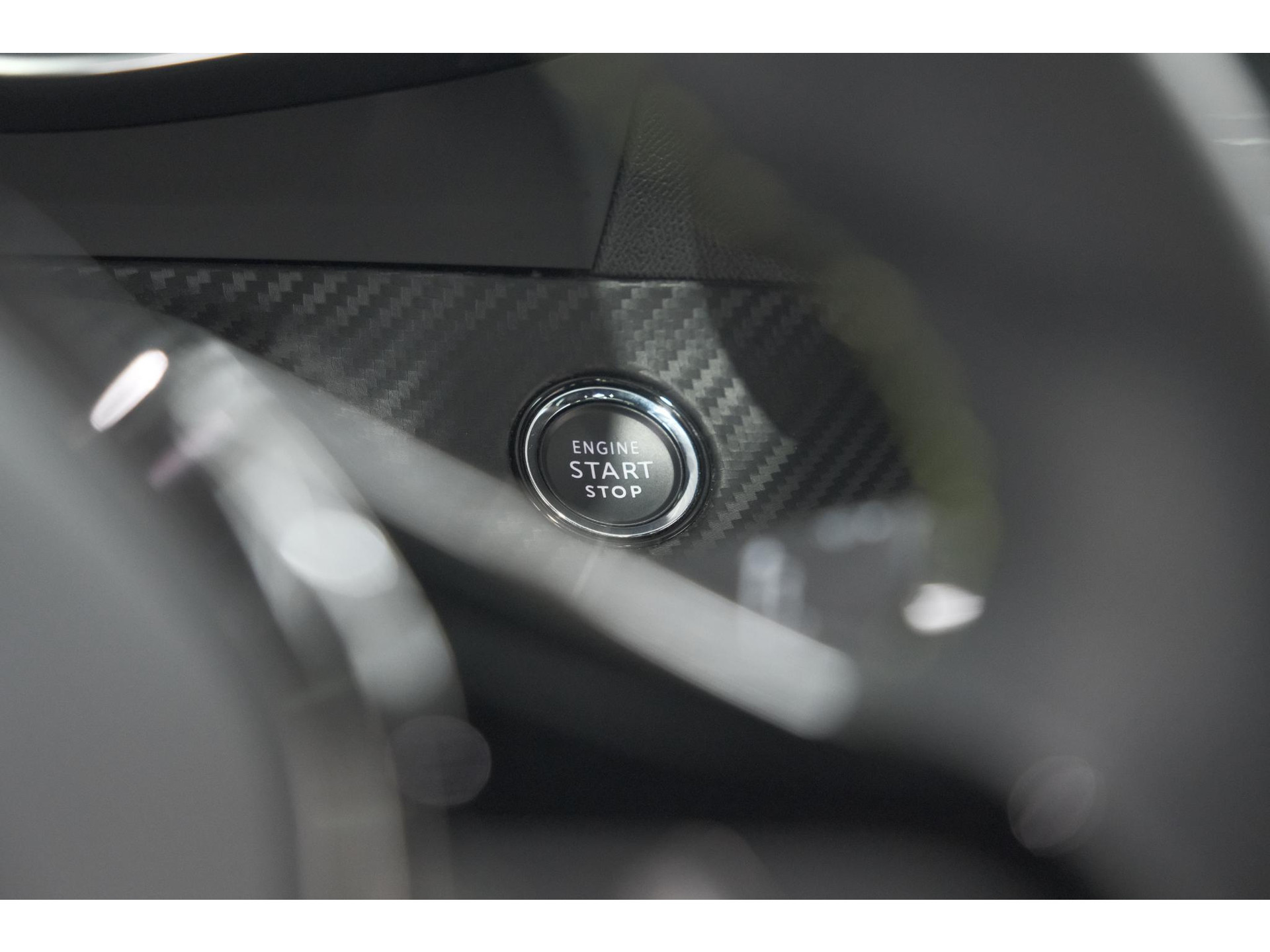 Peugeot 2008 PureTech 130 GT Pack | Panoramadak | Camera | Adaptieve Cruise Control | Stoelverwarming