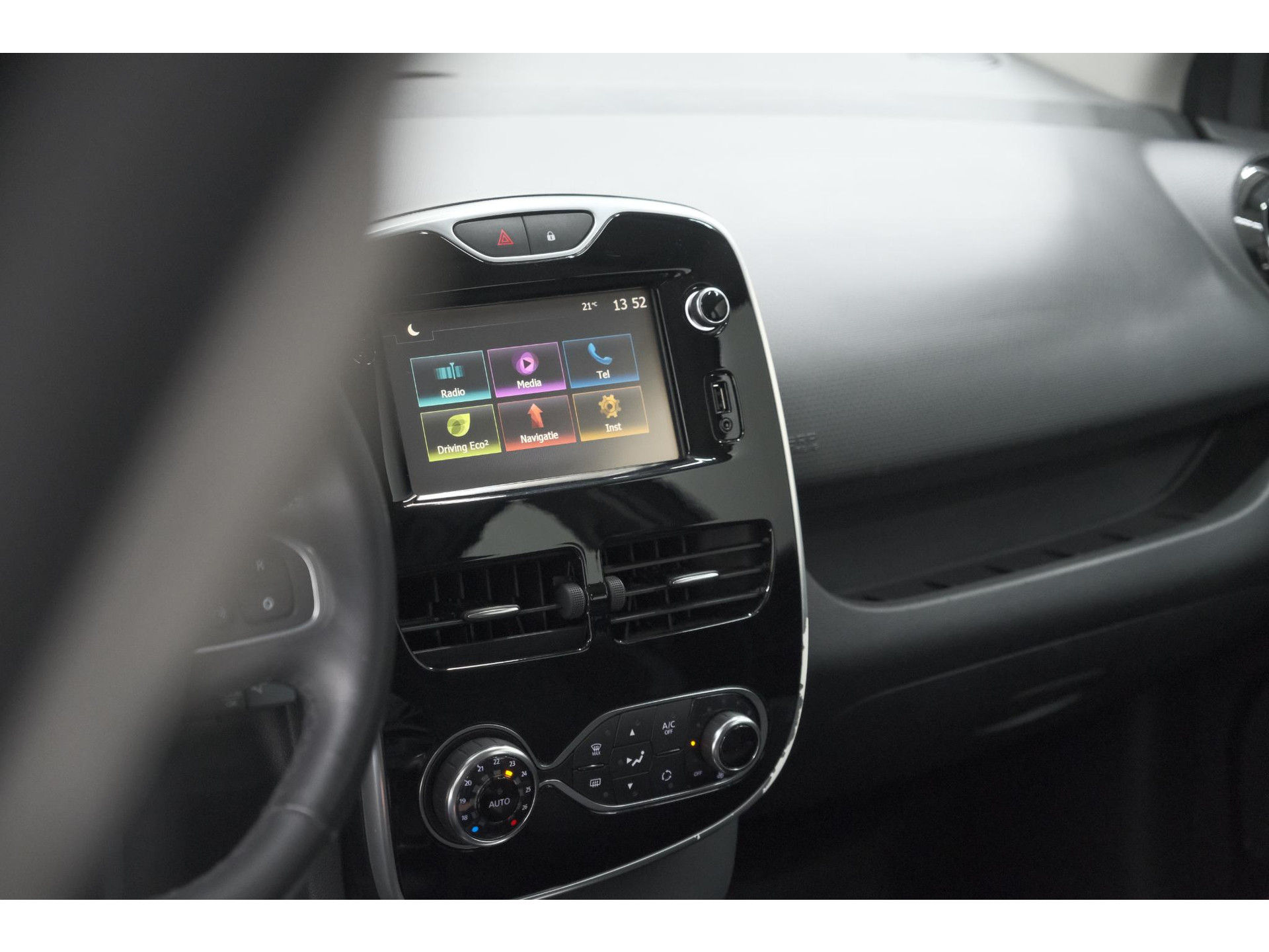 Renault Clio Estate 1.5 dCi ECO Dynamique | Parkeersensoren voor + achter | Armsteun | Navigatie