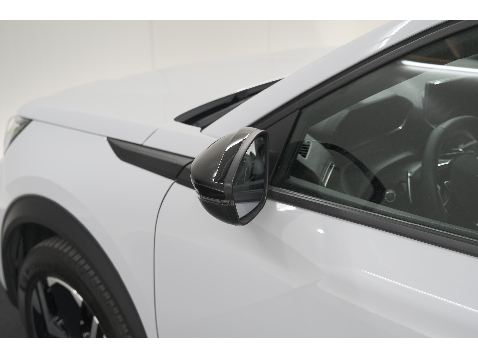 Peugeot 2008 PureTech 130 EAT8 Allure | Allseason banden | 360 Camera | Dodehoekdetectie | Apple Carplay | Stoelverwarming