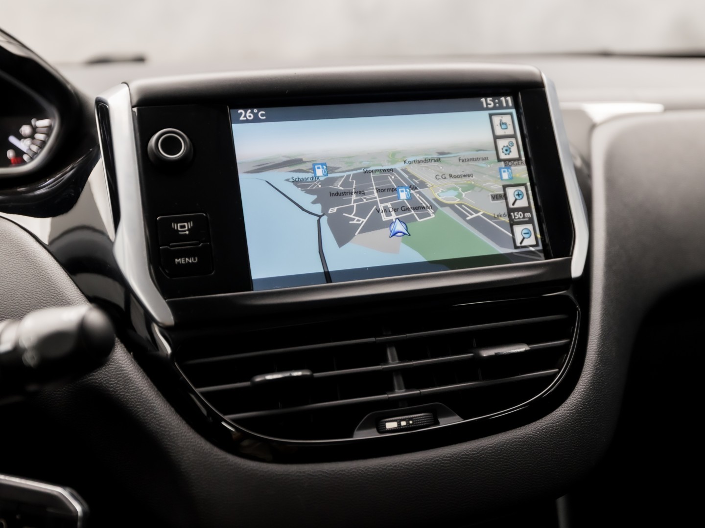 Peugeot 208 1.2 VTi Deluxe Sport (NAVIGATIE, CLIMATE, CRUISE, SPORTSTOELEN, PARKEERSENSOREN, NIEUWSTAAT)